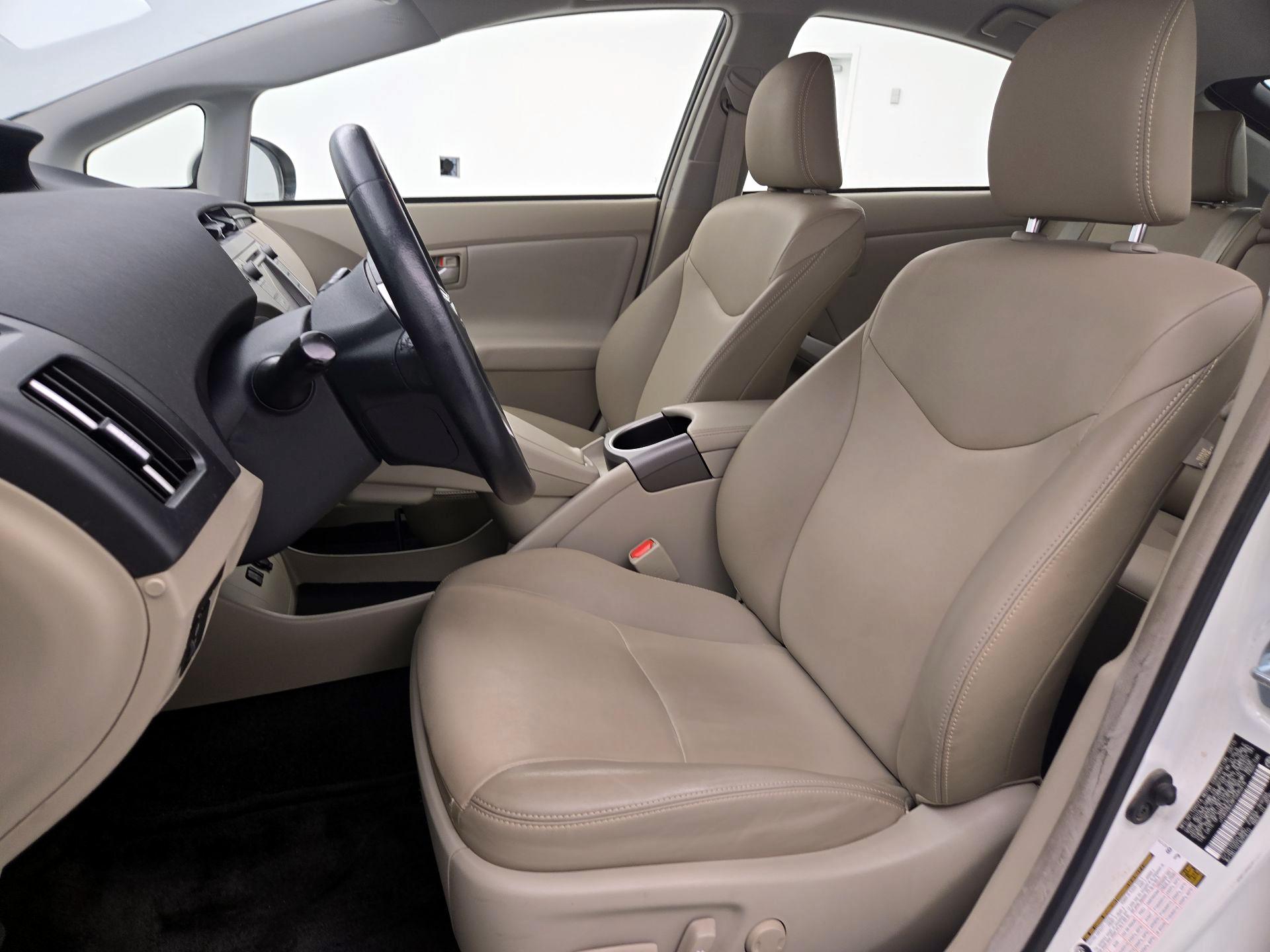 Thumbnail: 2015 Toyota Prius - 11