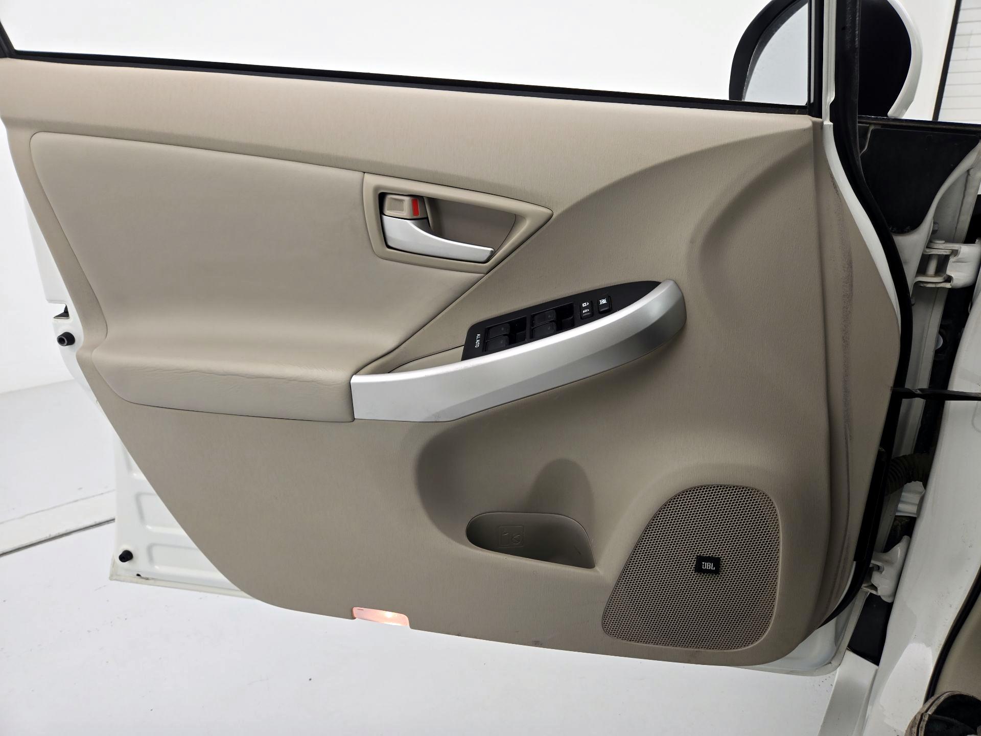 Thumbnail: 2015 Toyota Prius - 12