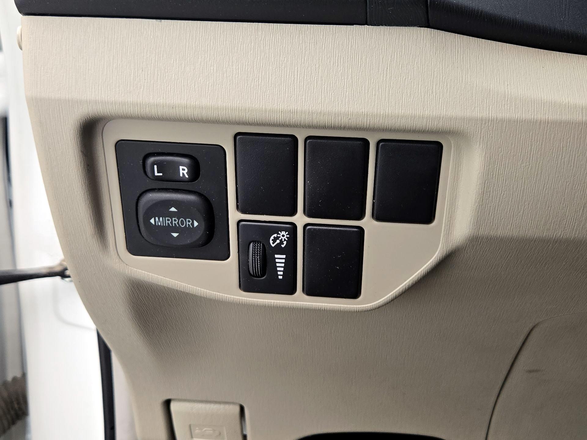 Thumbnail: 2015 Toyota Prius - 13