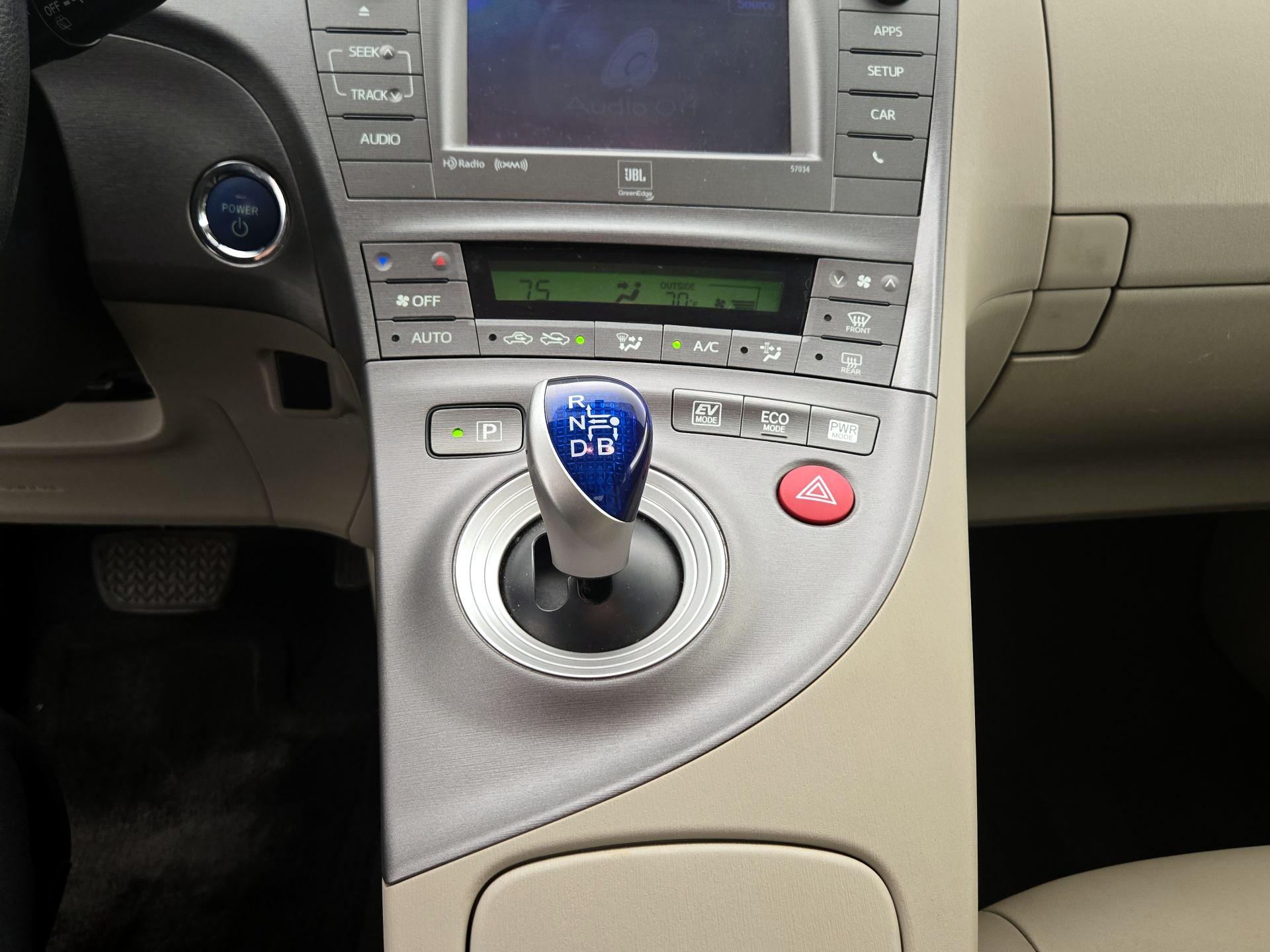 Thumbnail: 2015 Toyota Prius - 17