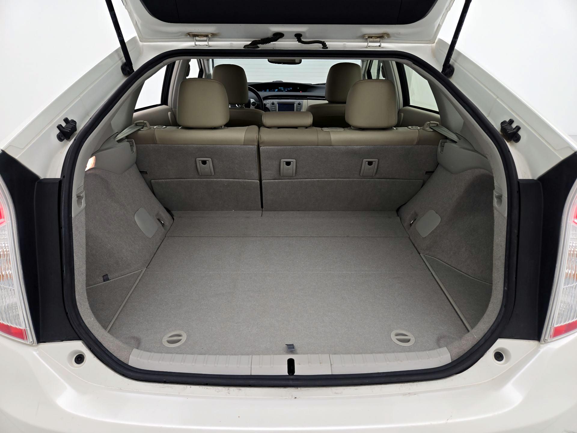 Thumbnail: 2015 Toyota Prius - 20