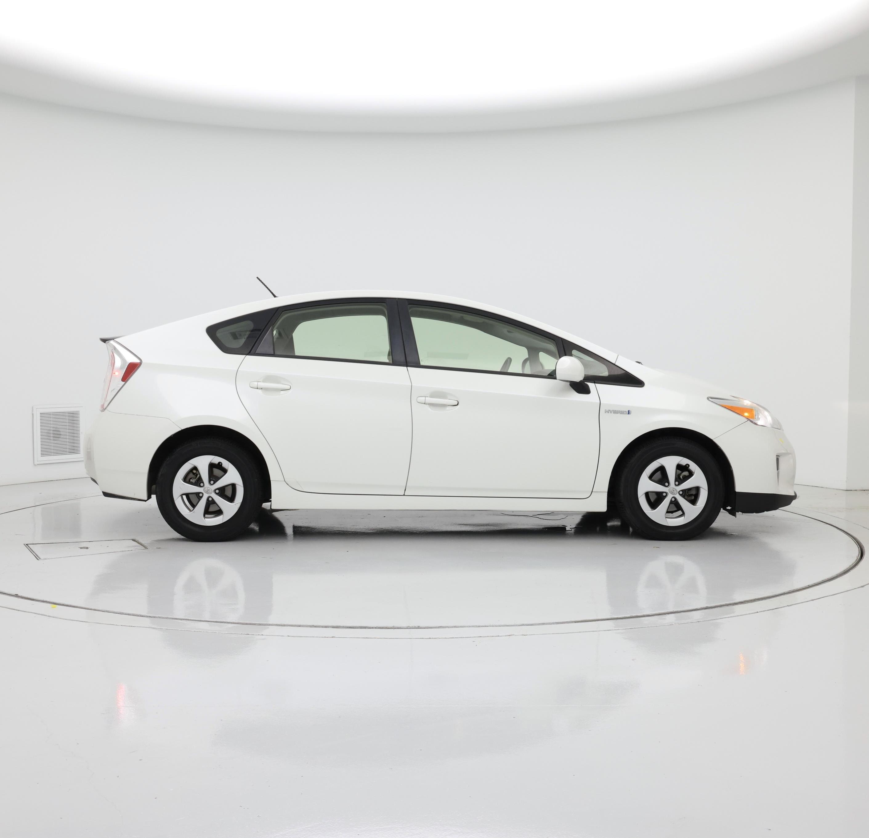 Thumbnail: 2015 Toyota Prius - 7