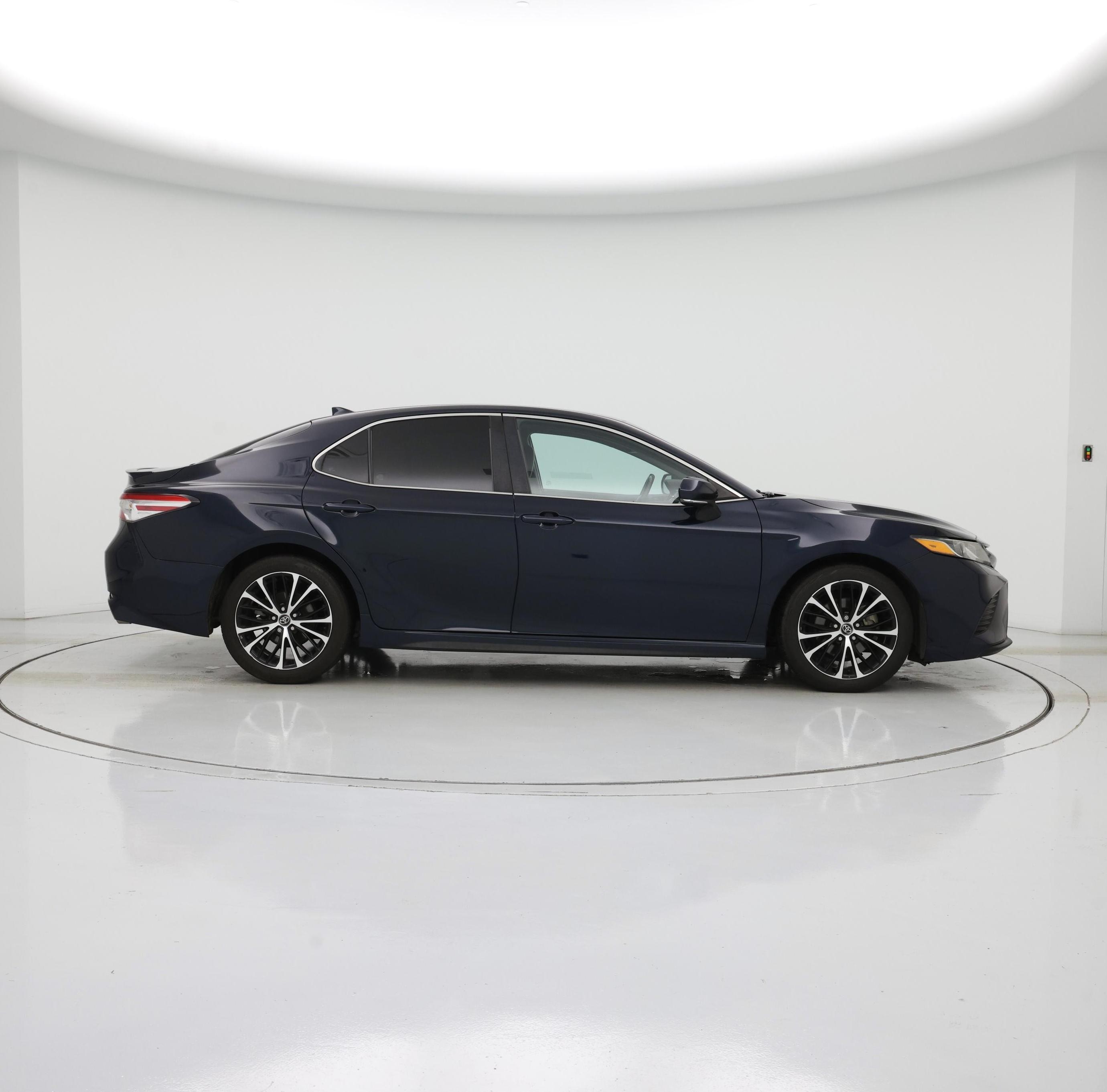 Thumbnail: 2020 Toyota Camry - 7