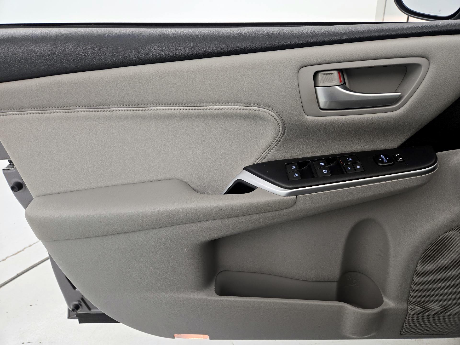 Thumbnail: 2017 Toyota Camry - 12