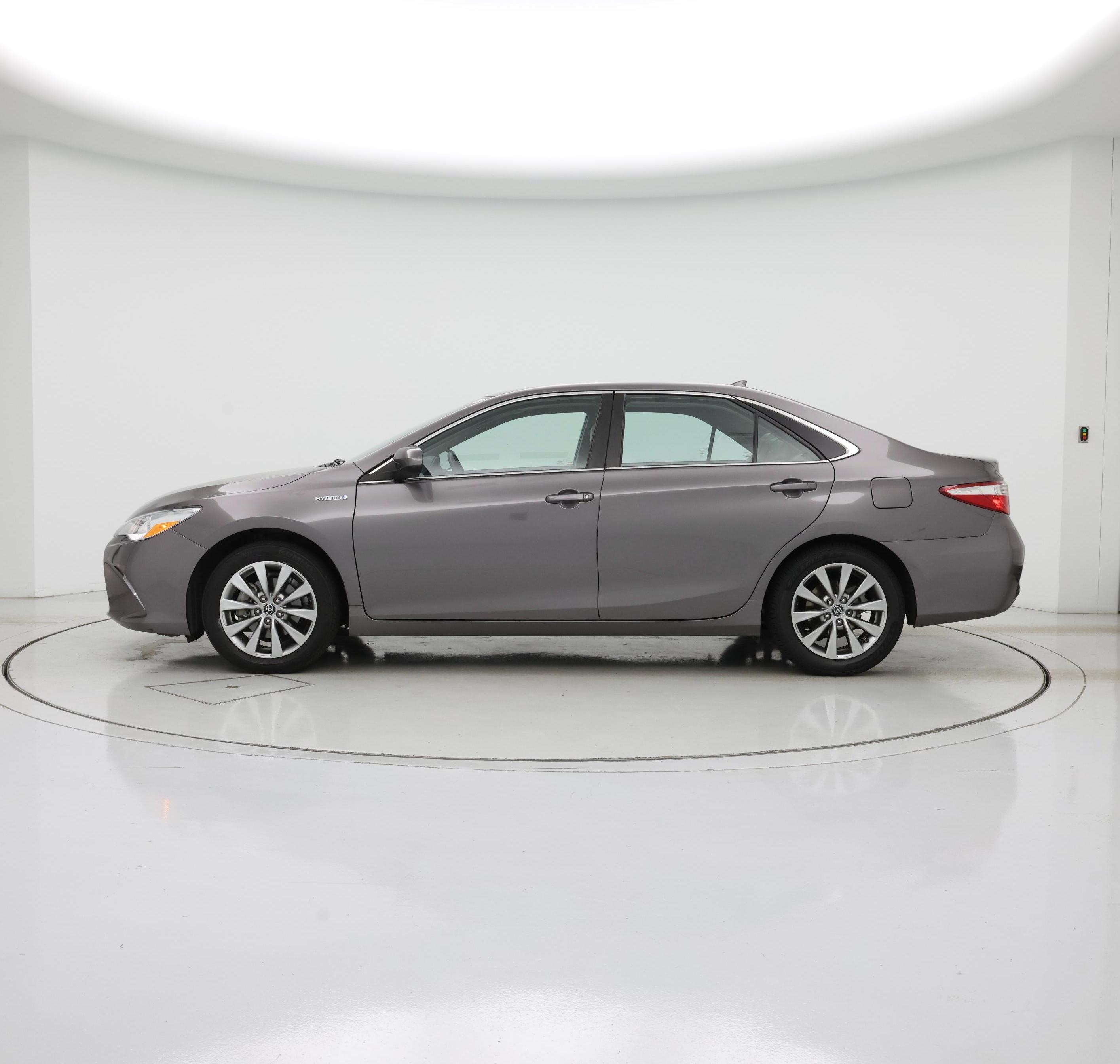 Thumbnail: 2017 Toyota Camry - 3