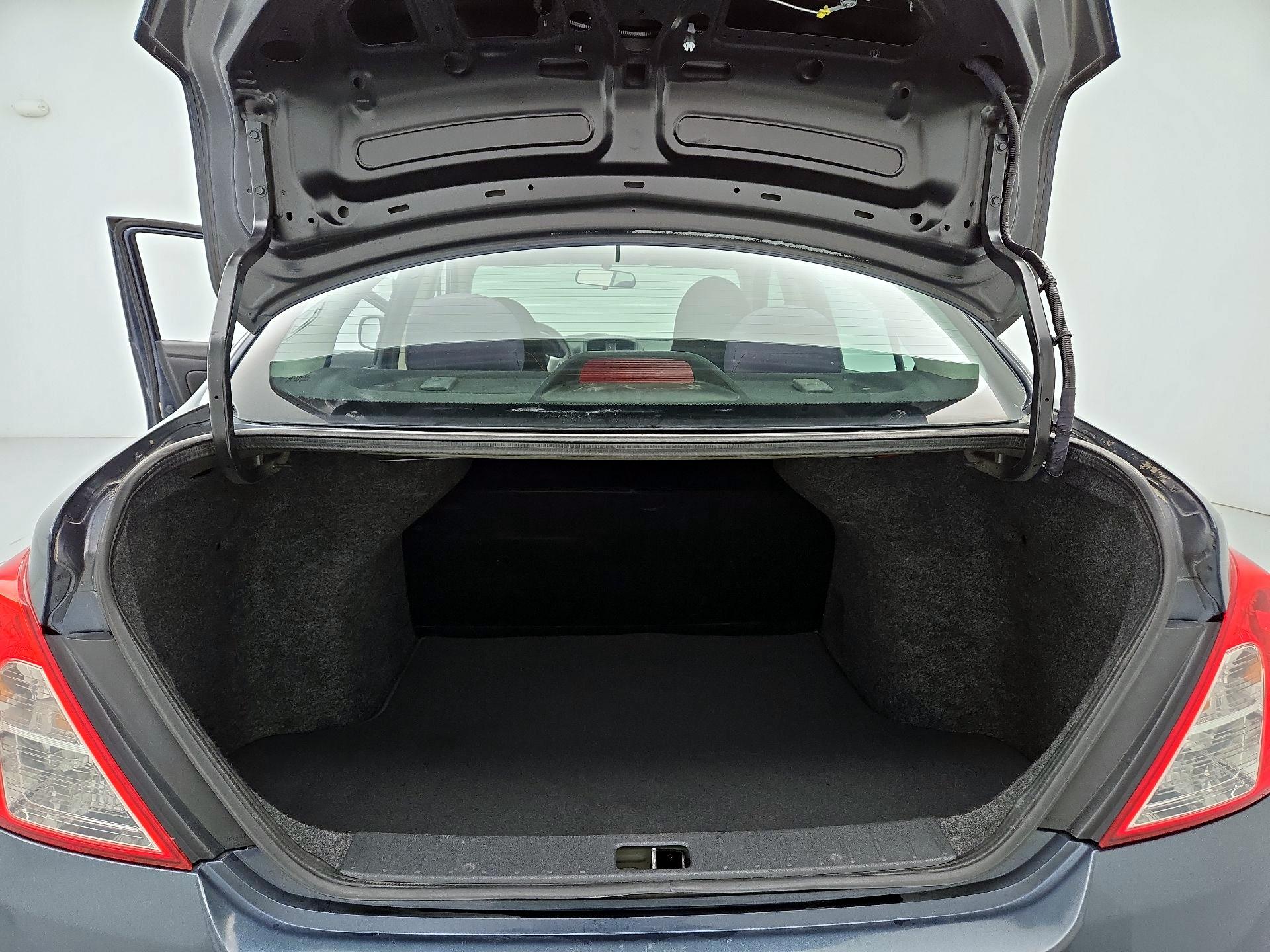 Thumbnail: 2015 Nissan Versa - 18