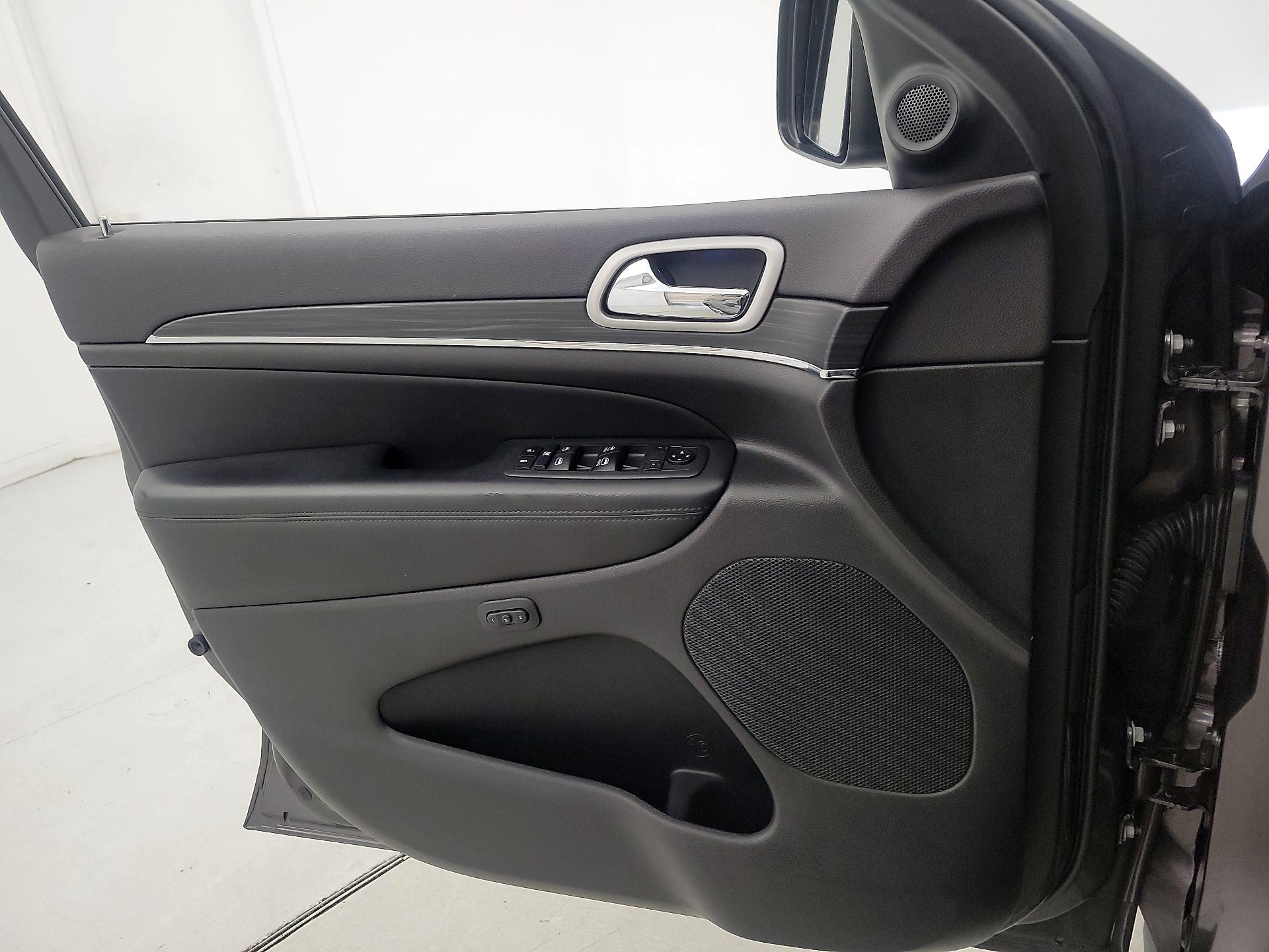 Thumbnail: 2020 Jeep Grand Cherokee - 12