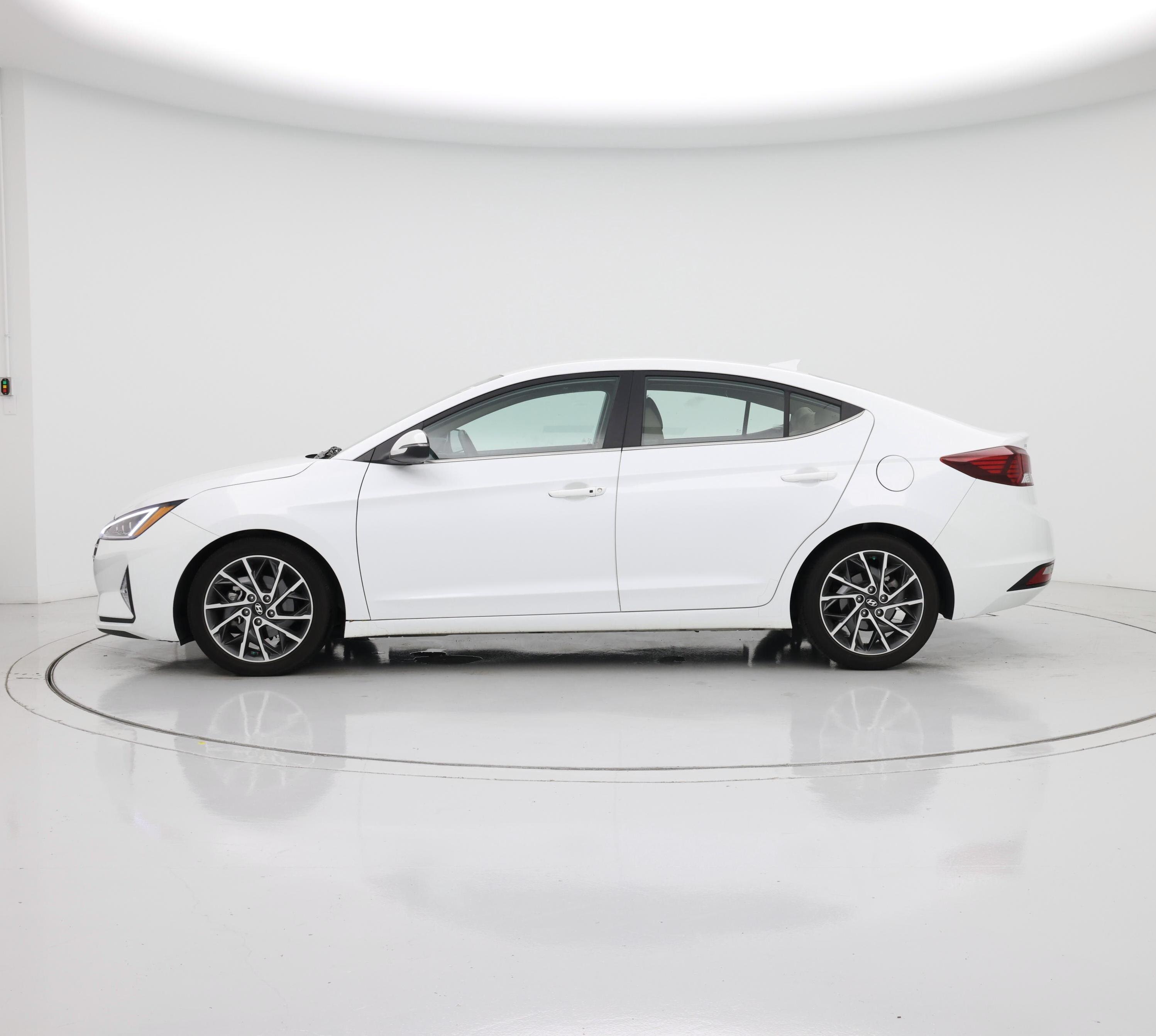 Thumbnail: 2019 Hyundai Elantra - 3