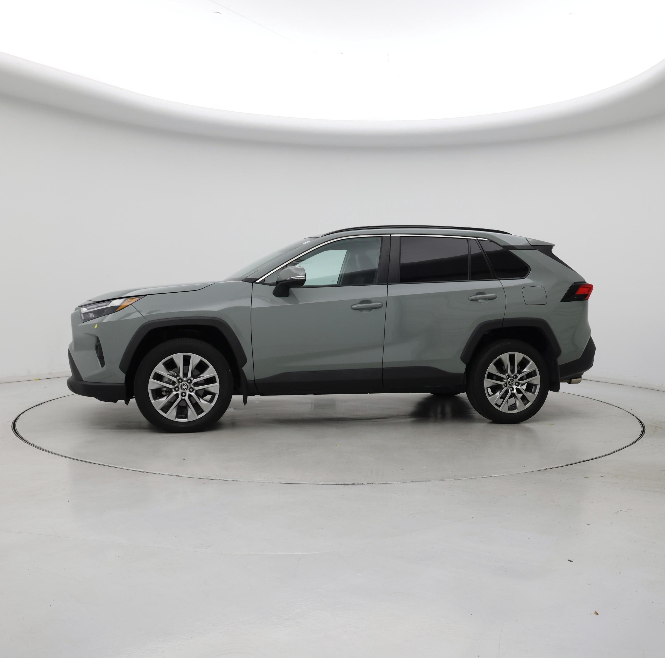 Thumbnail: 2022 Toyota RAV4 - 3