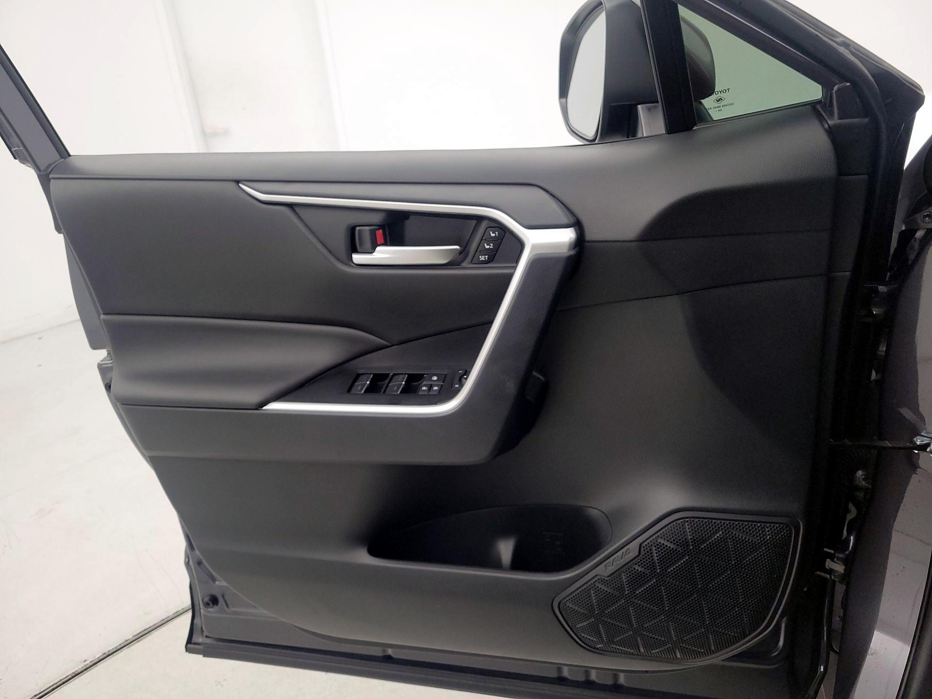 Thumbnail: 2025 Toyota RAV4 - 12