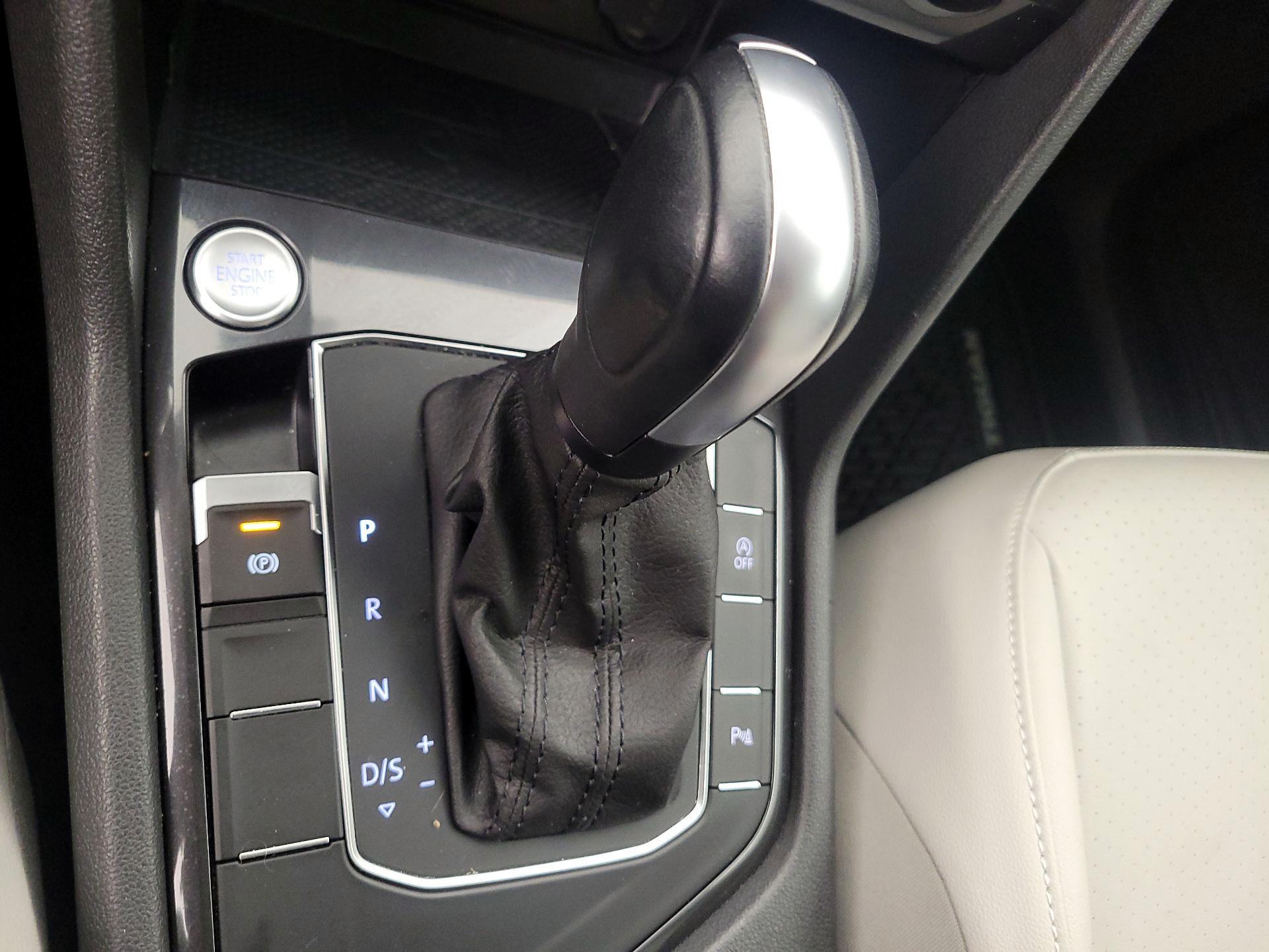 Thumbnail: 2020 Volkswagen Tiguan - 17