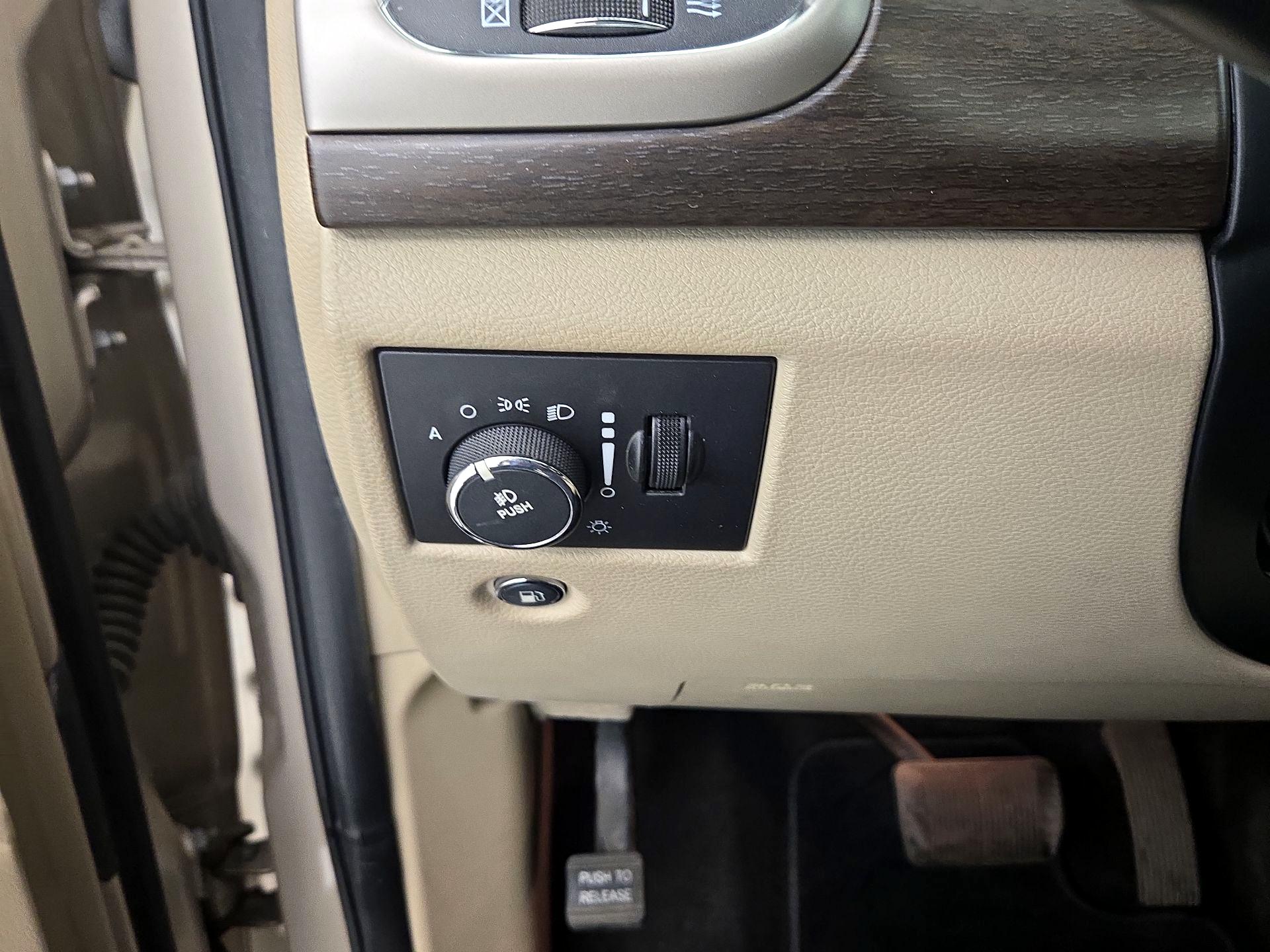 Thumbnail: 2014 Jeep Grand Cherokee - 13