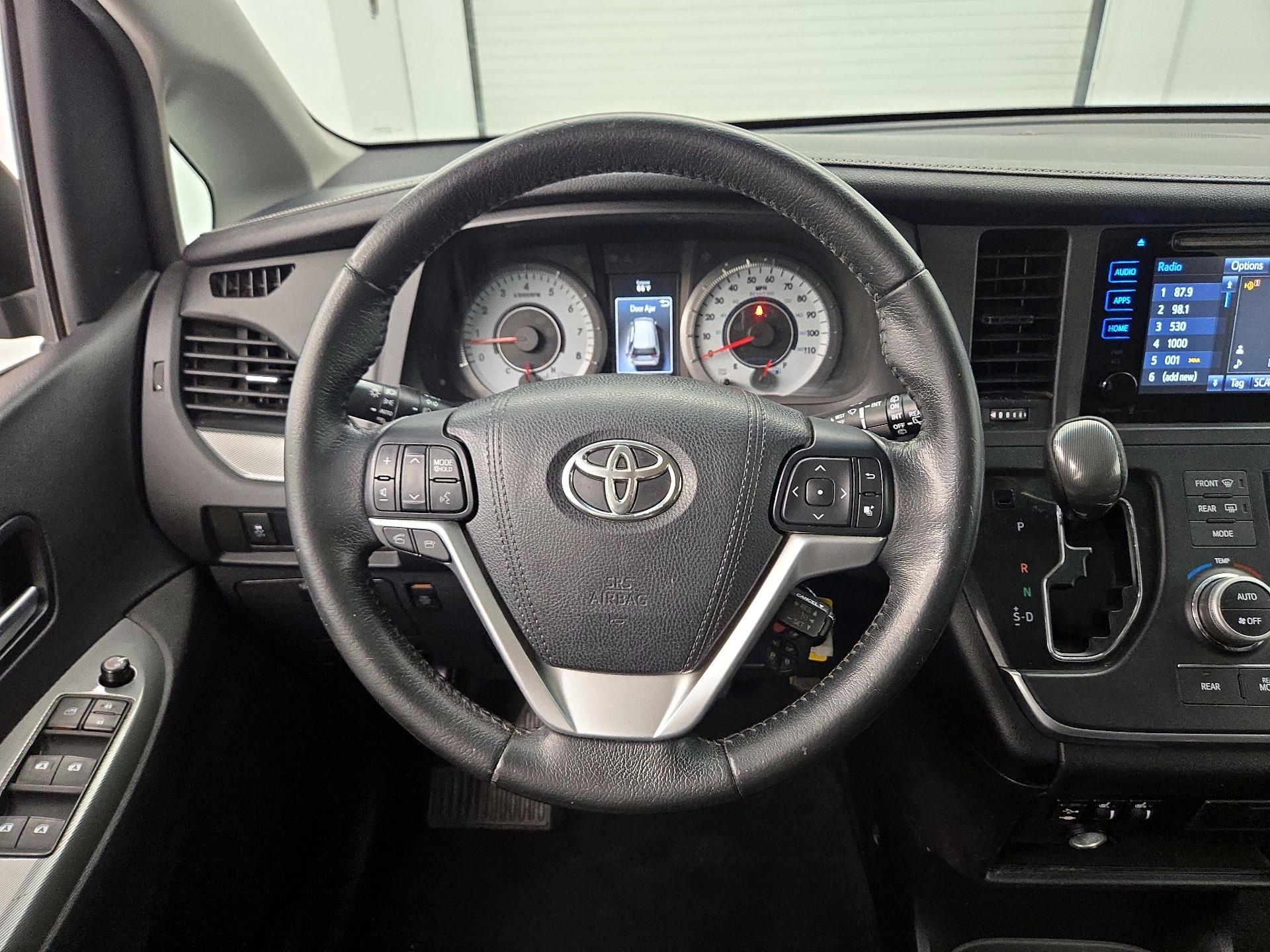 Thumbnail: 2015 Toyota Sienna - 10