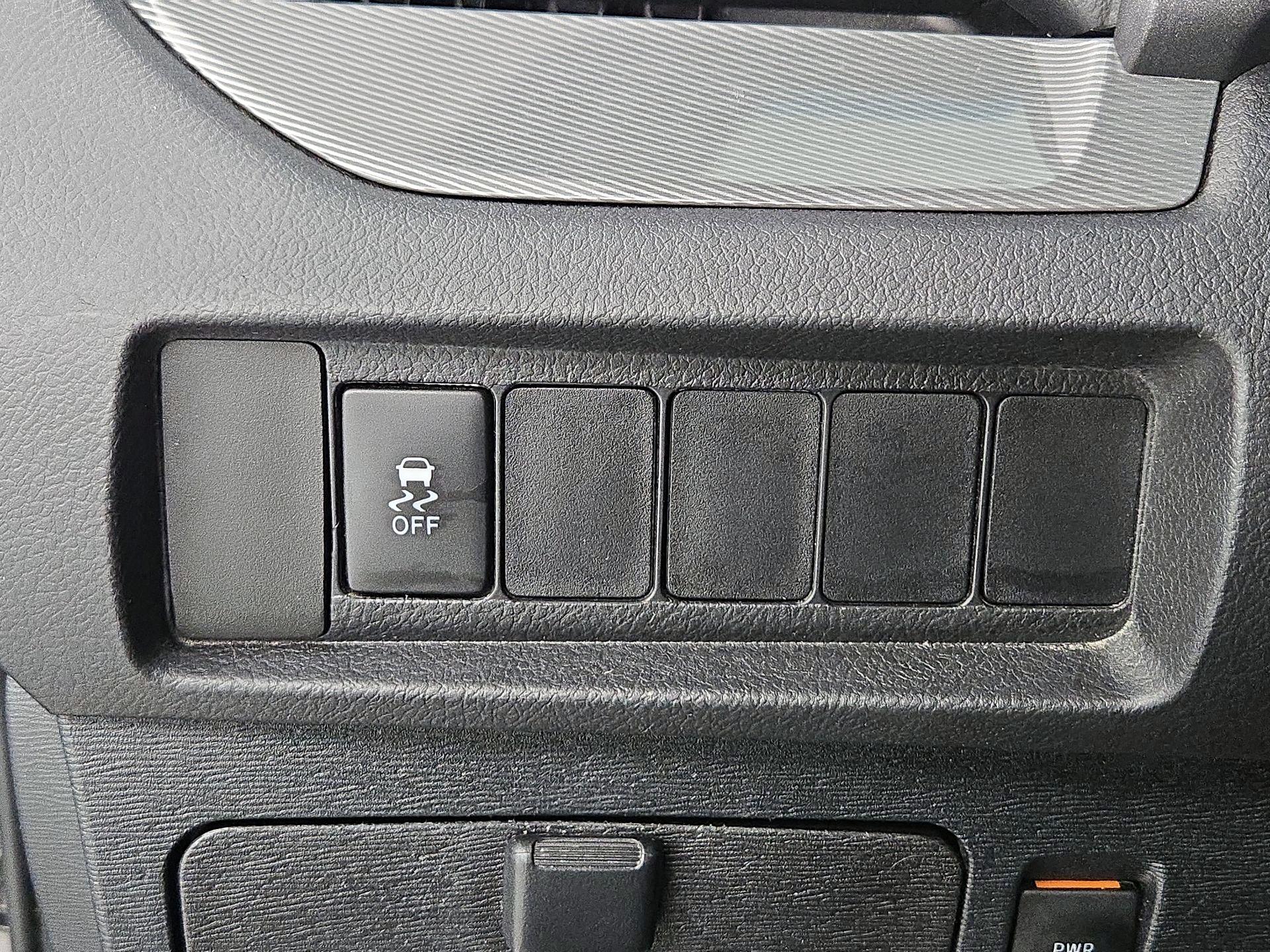 Thumbnail: 2015 Toyota Sienna - 13