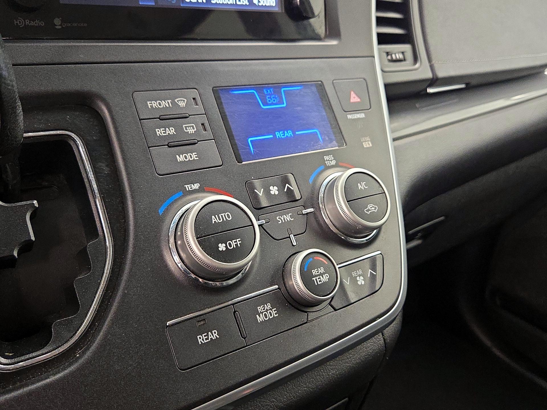 Thumbnail: 2015 Toyota Sienna - 16