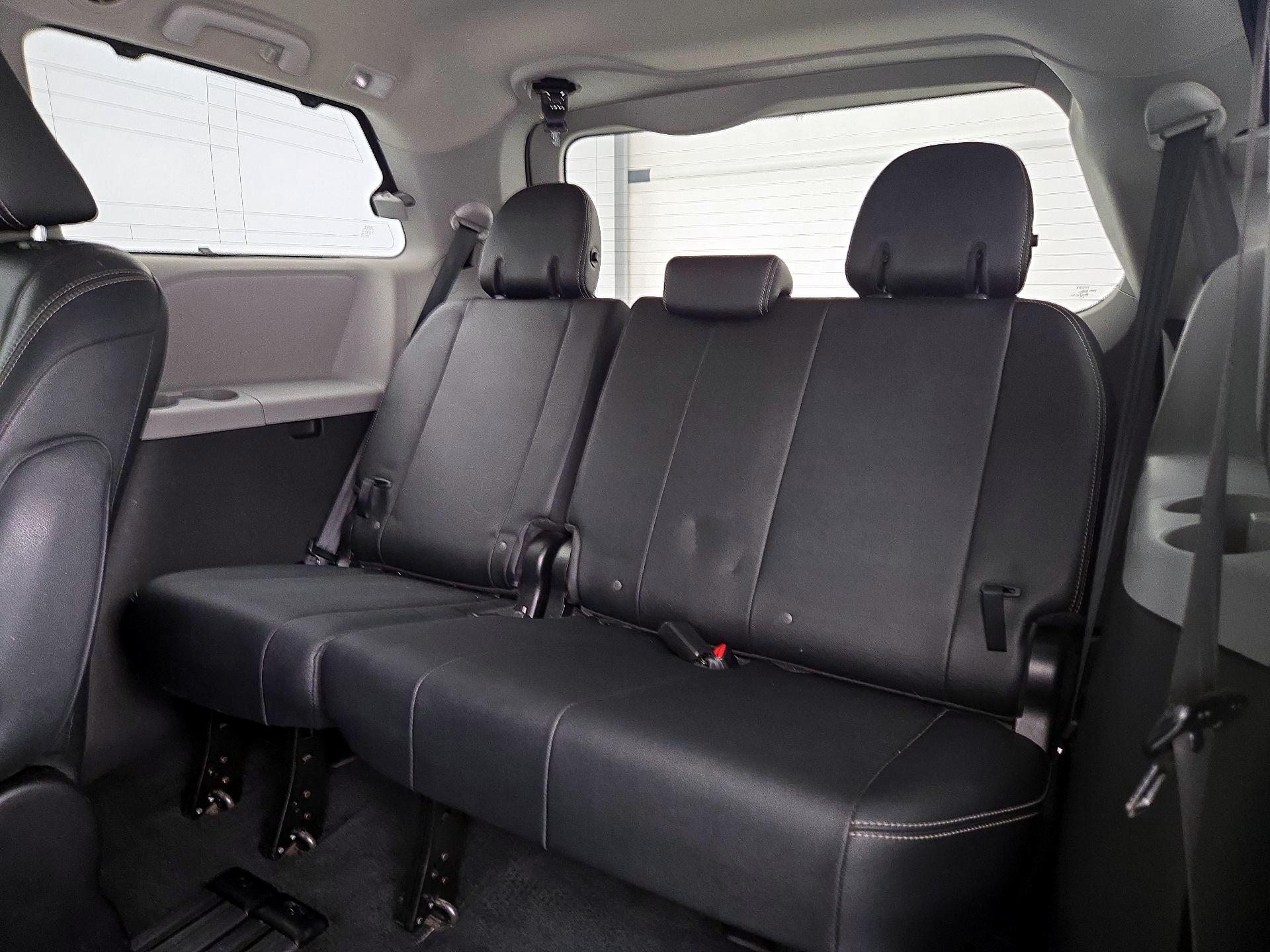 Thumbnail: 2015 Toyota Sienna - 19