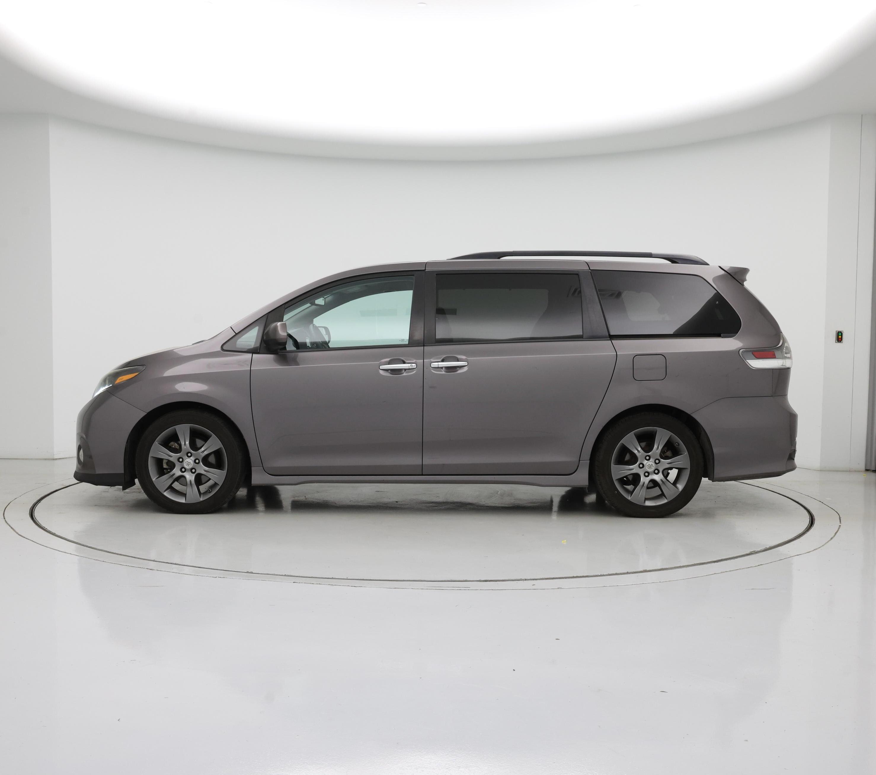 Thumbnail: 2015 Toyota Sienna - 3