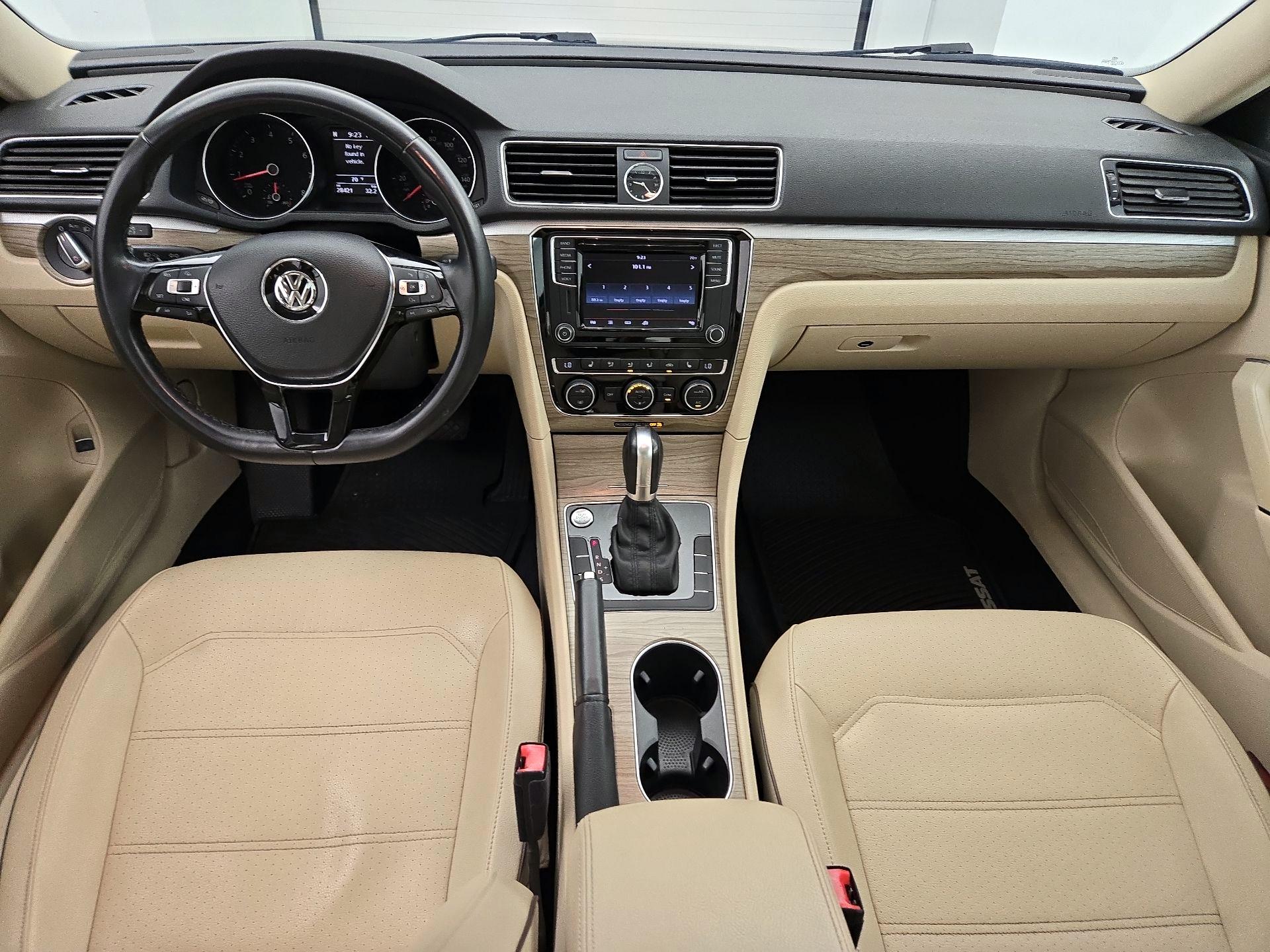Thumbnail: 2017 Volkswagen Passat - 9