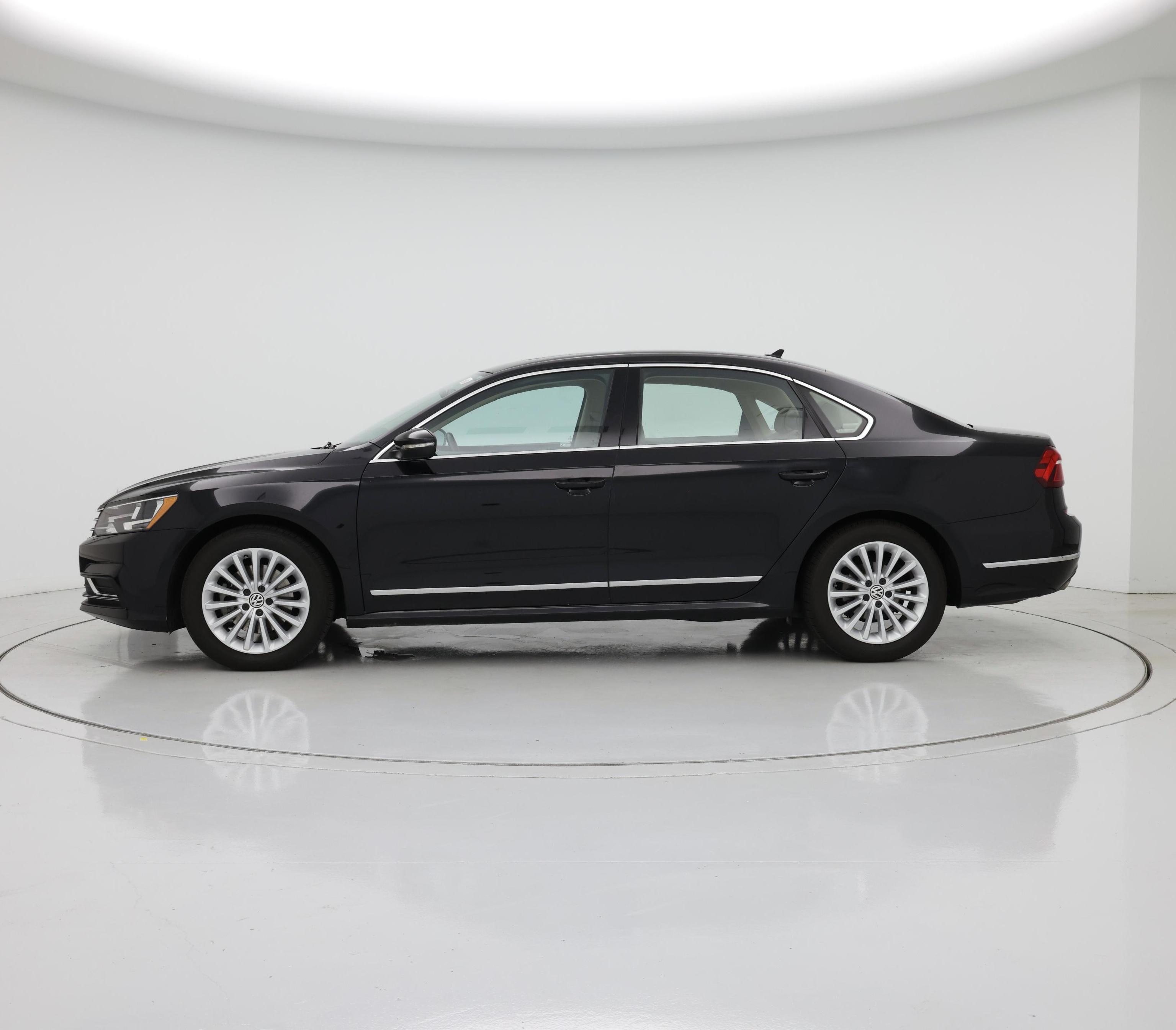 Thumbnail: 2017 Volkswagen Passat - 3