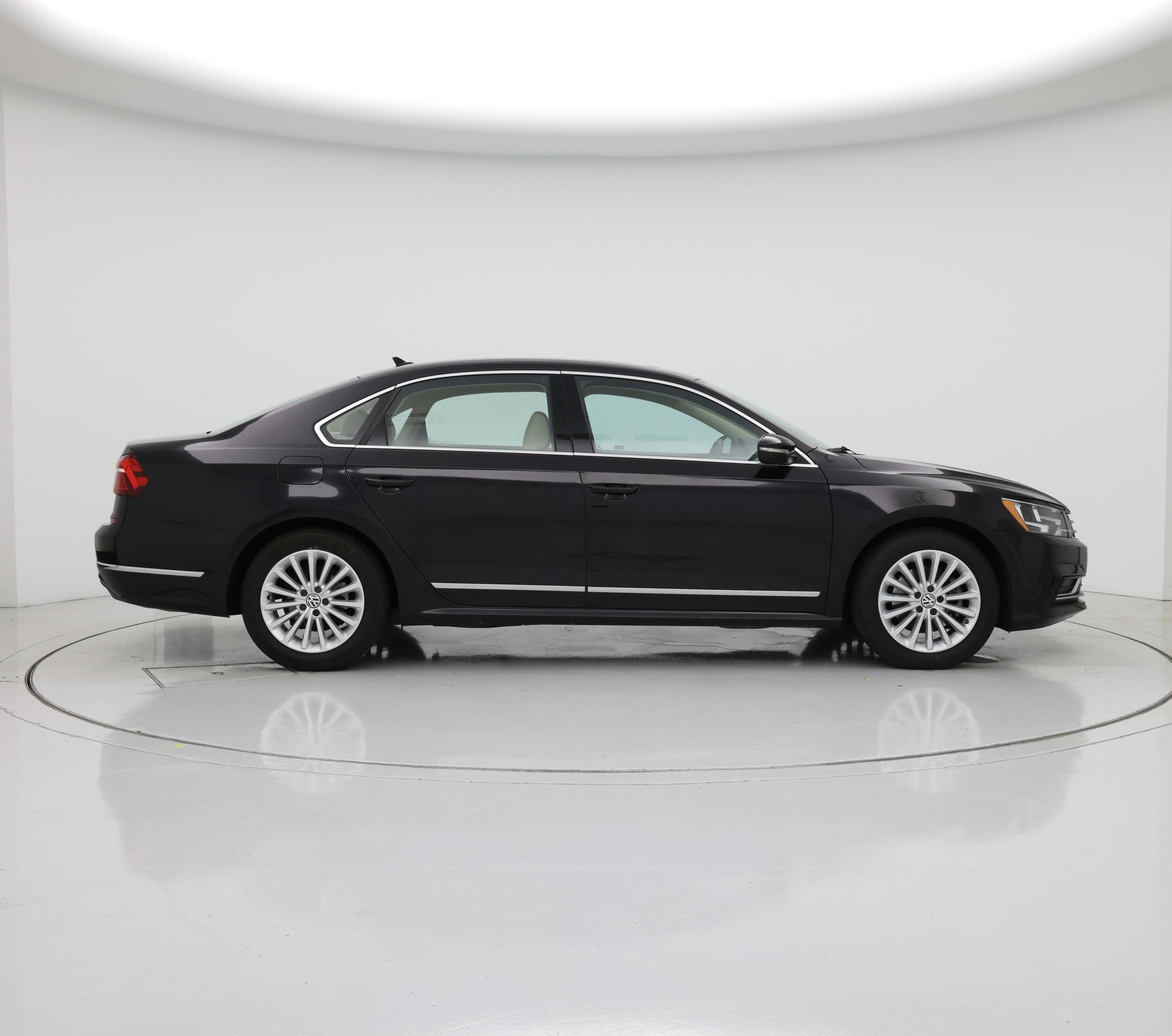 Thumbnail: 2017 Volkswagen Passat - 7