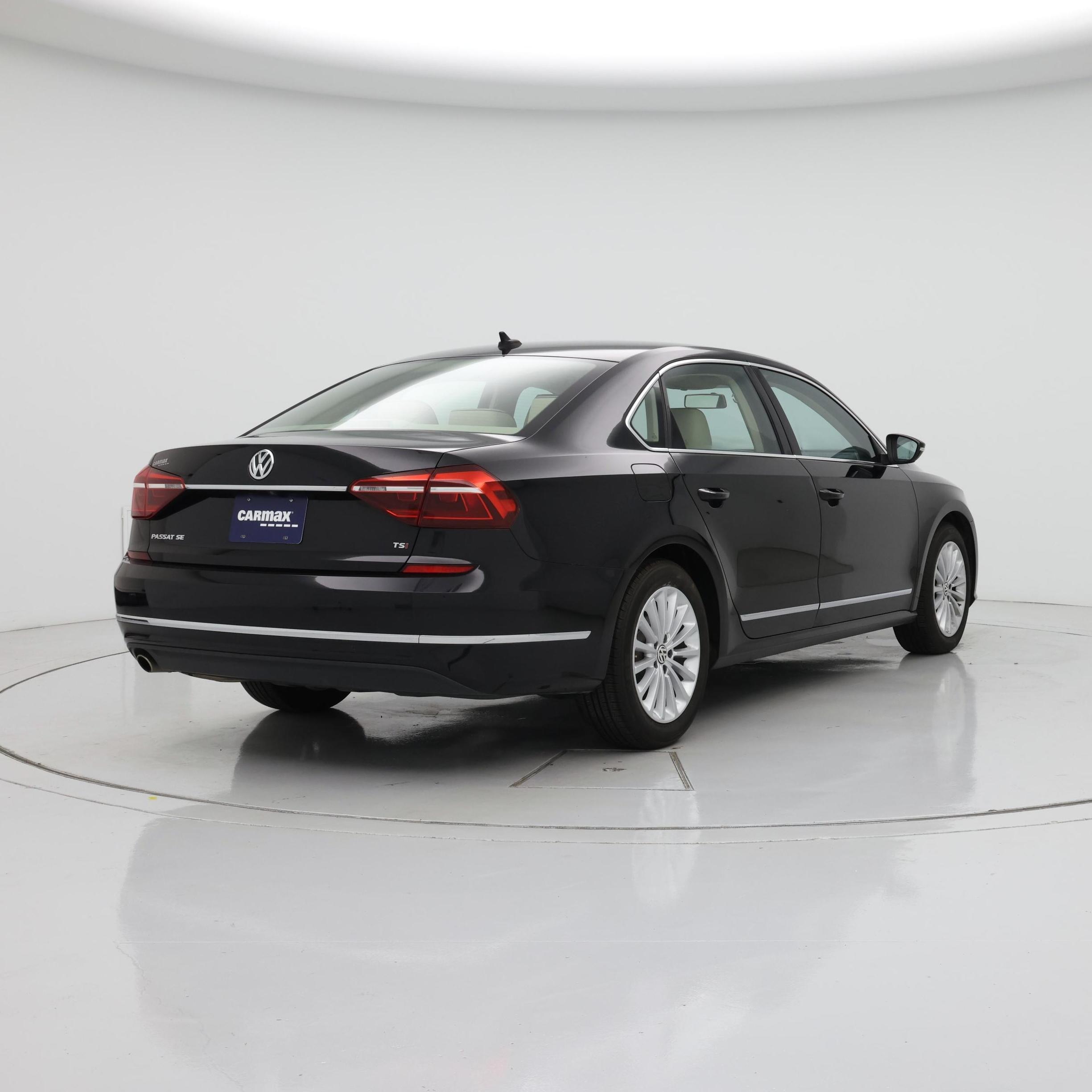Thumbnail: 2017 Volkswagen Passat - 8