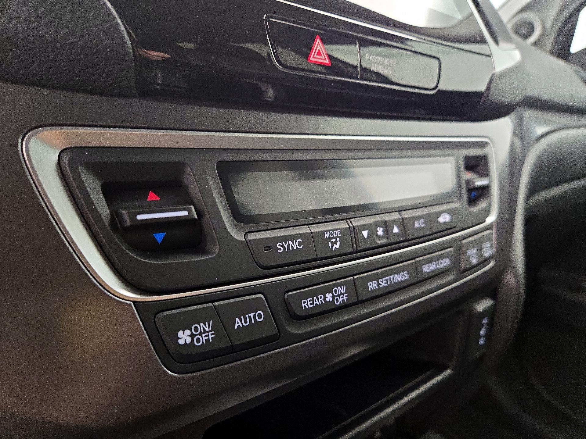 Thumbnail: 2018 Honda Pilot - 16