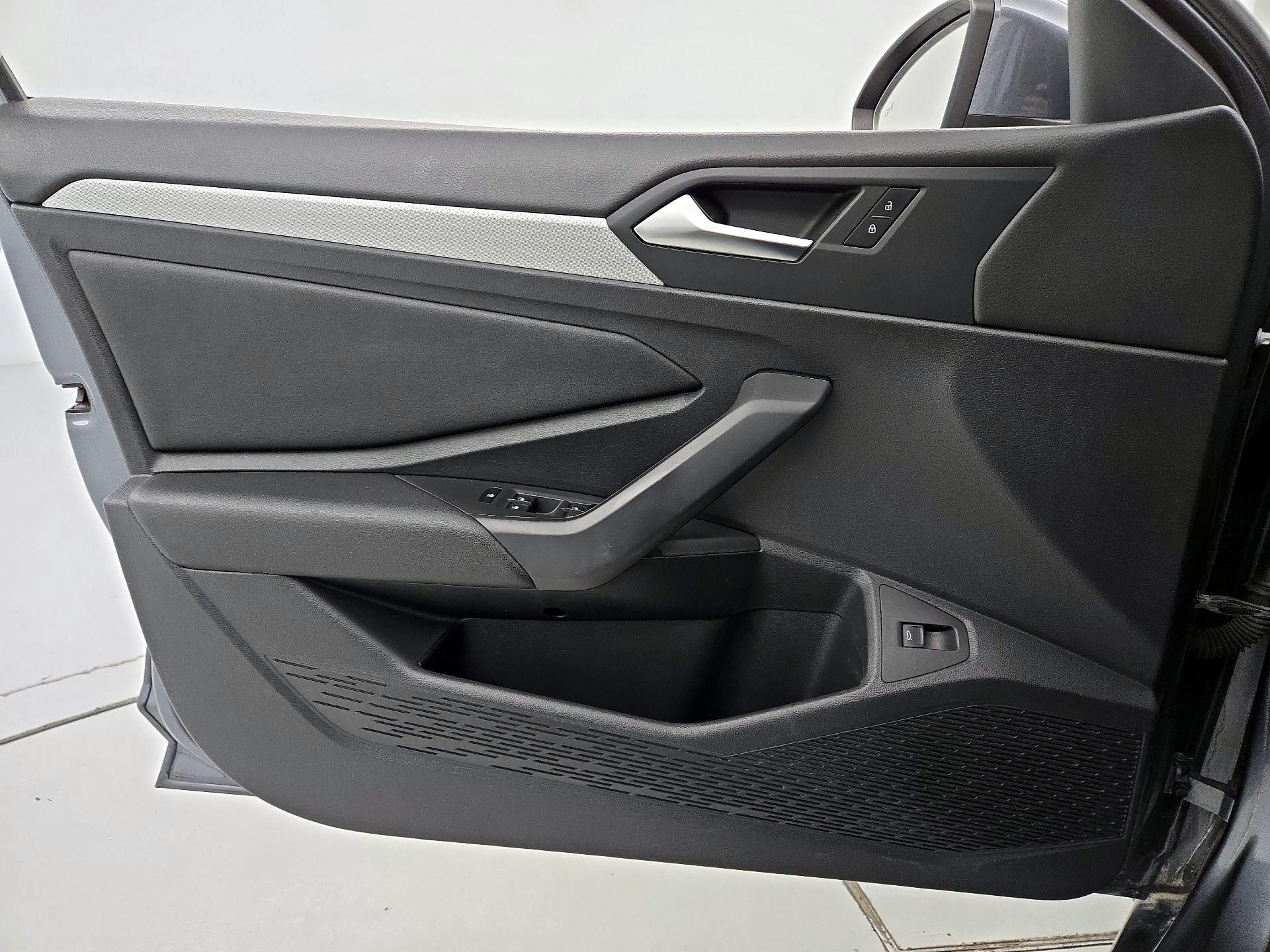 Thumbnail: 2019 Volkswagen Jetta - 12