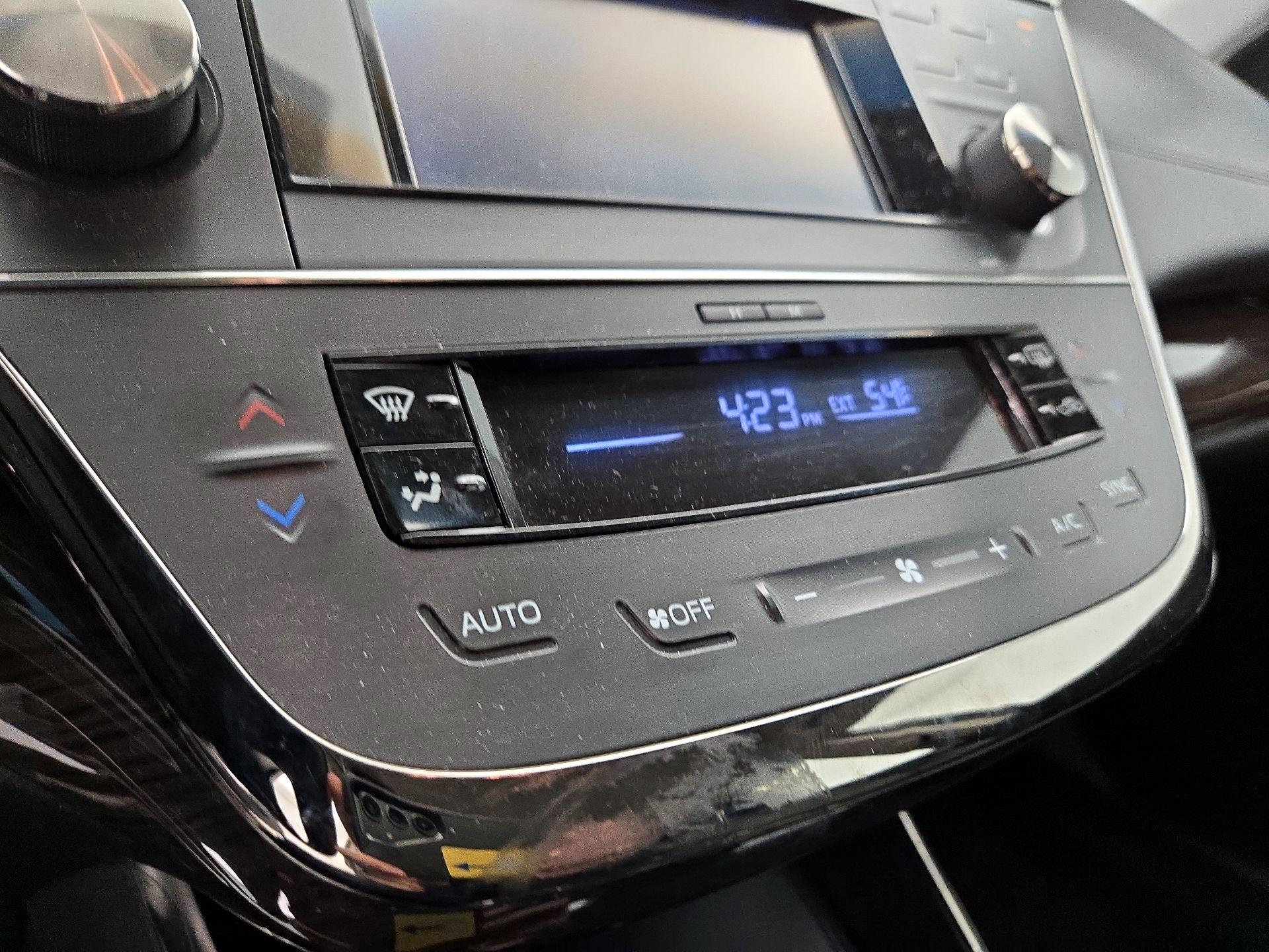 Thumbnail: 2014 Toyota Avalon - 16