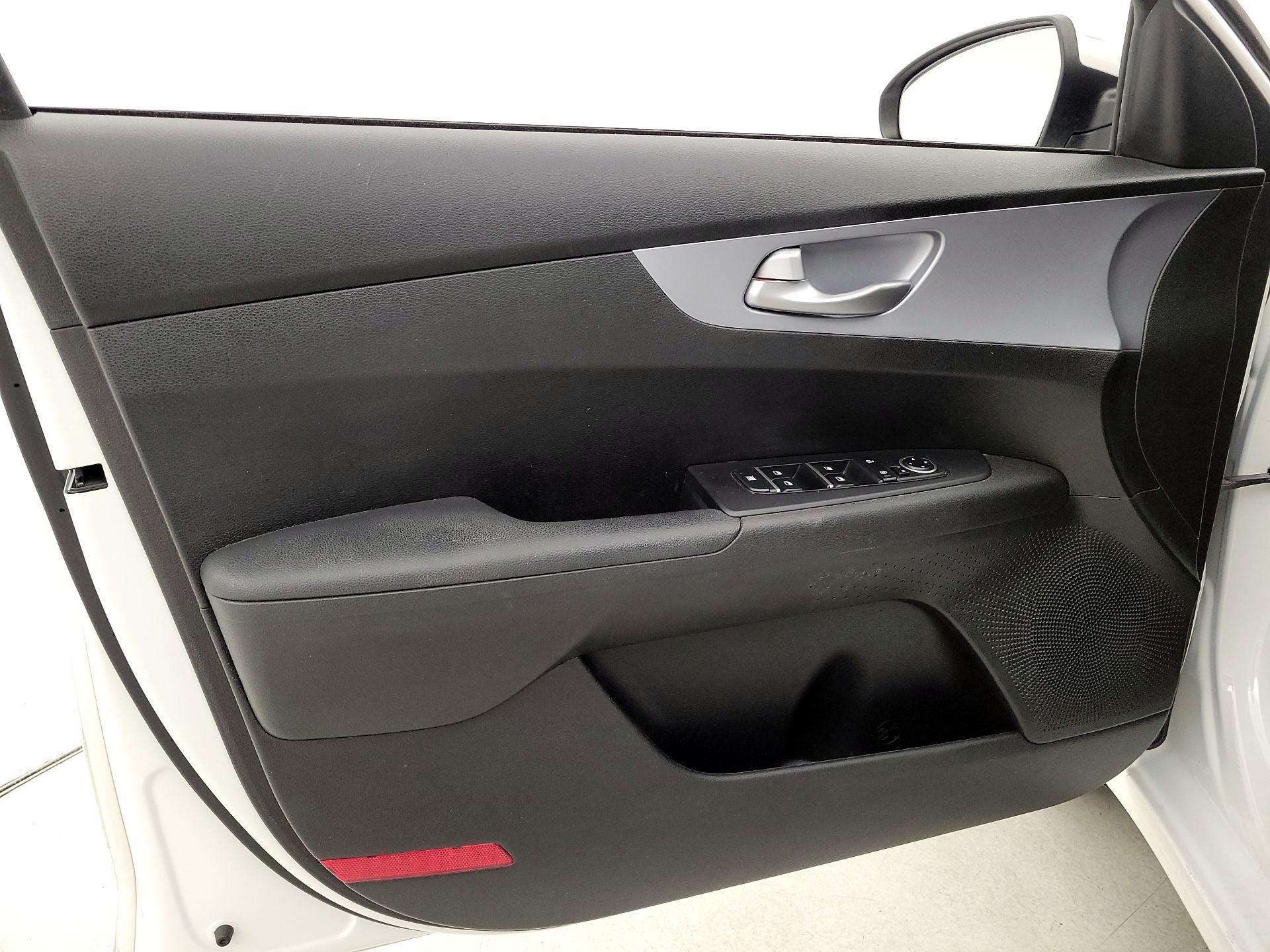 Thumbnail: 2023 Kia Forte - 12
