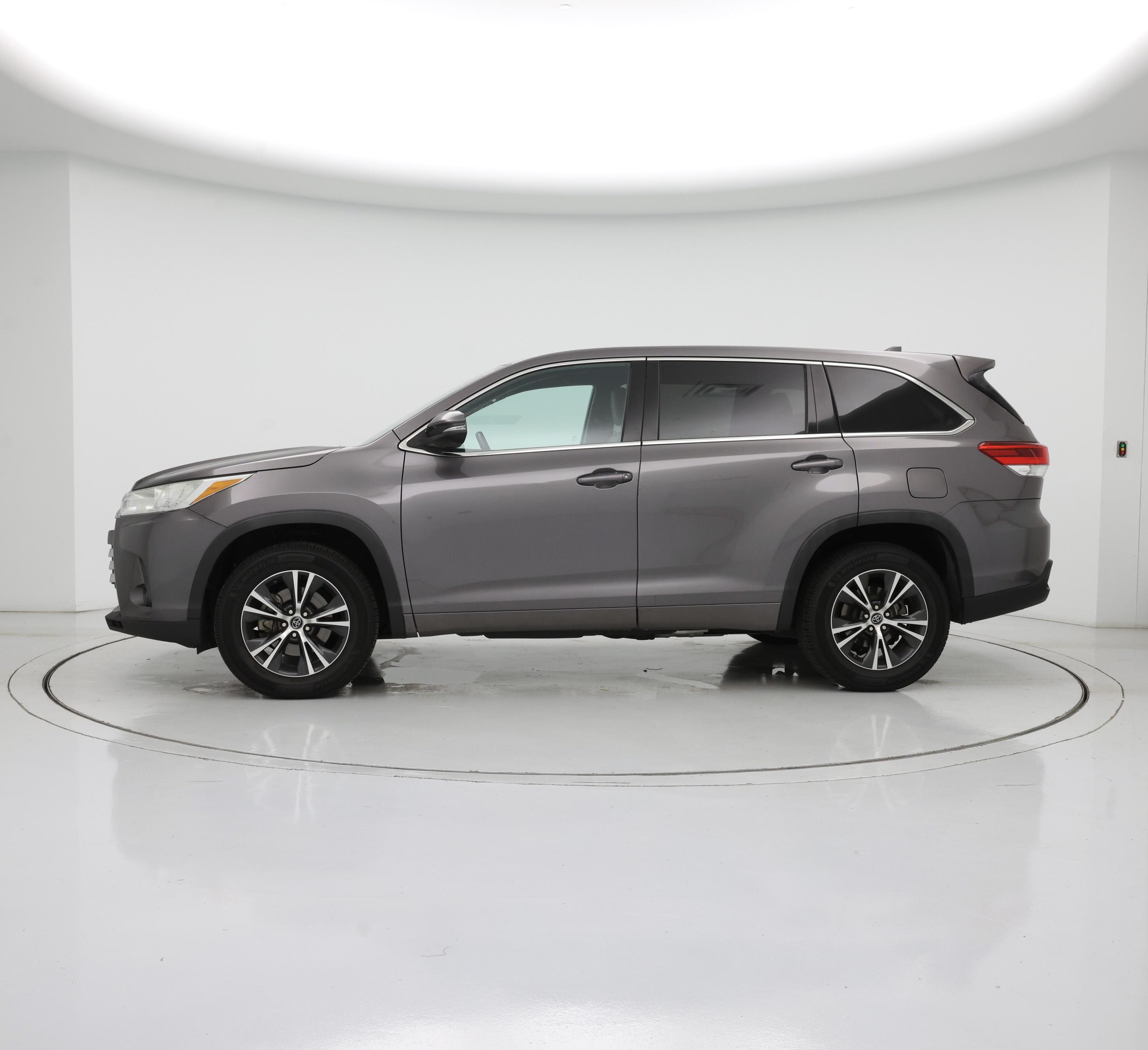 Thumbnail: 2018 Toyota Highlander - 3