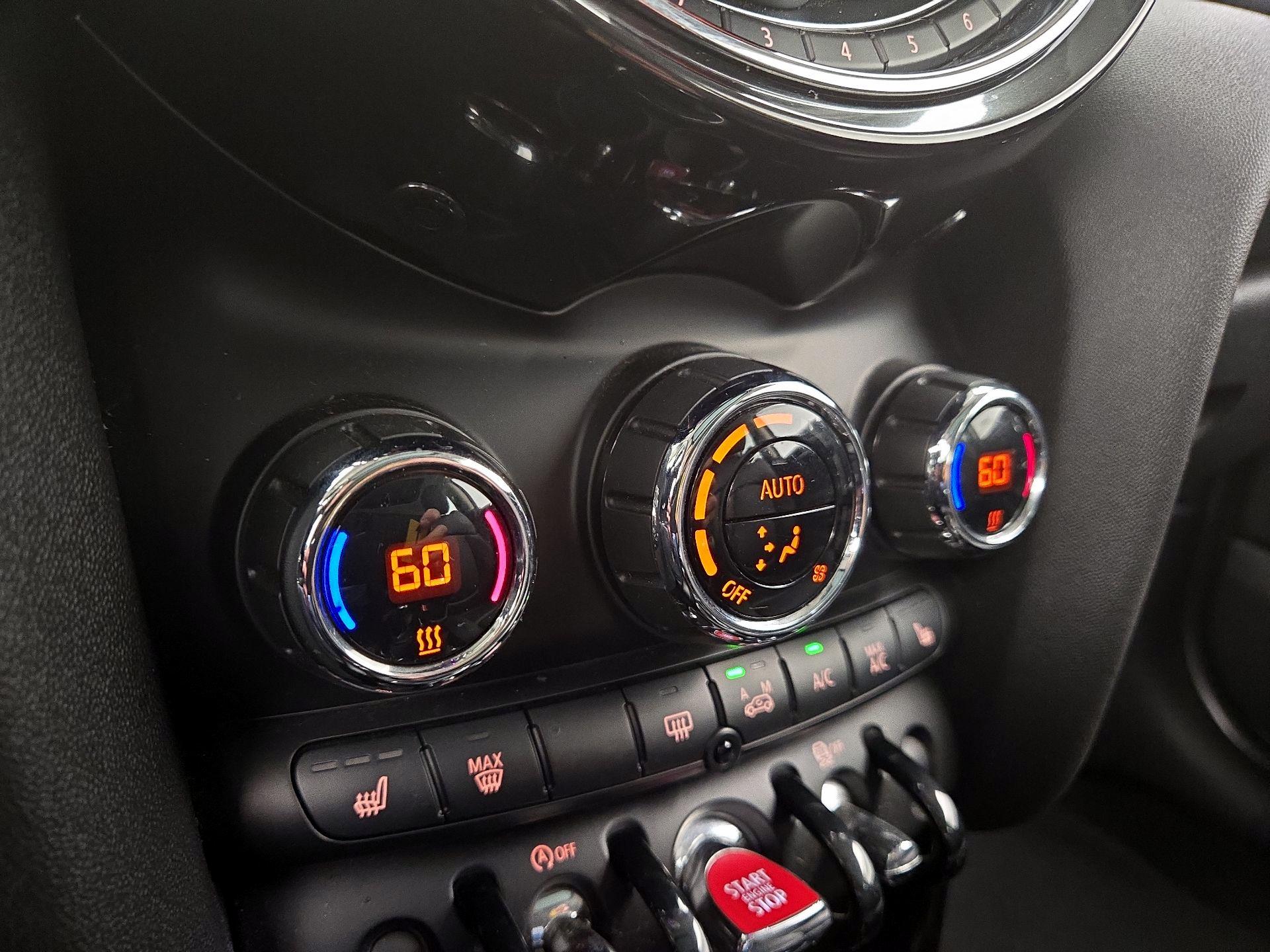 Thumbnail: 2015 MINI Cooper Hardtop - 16