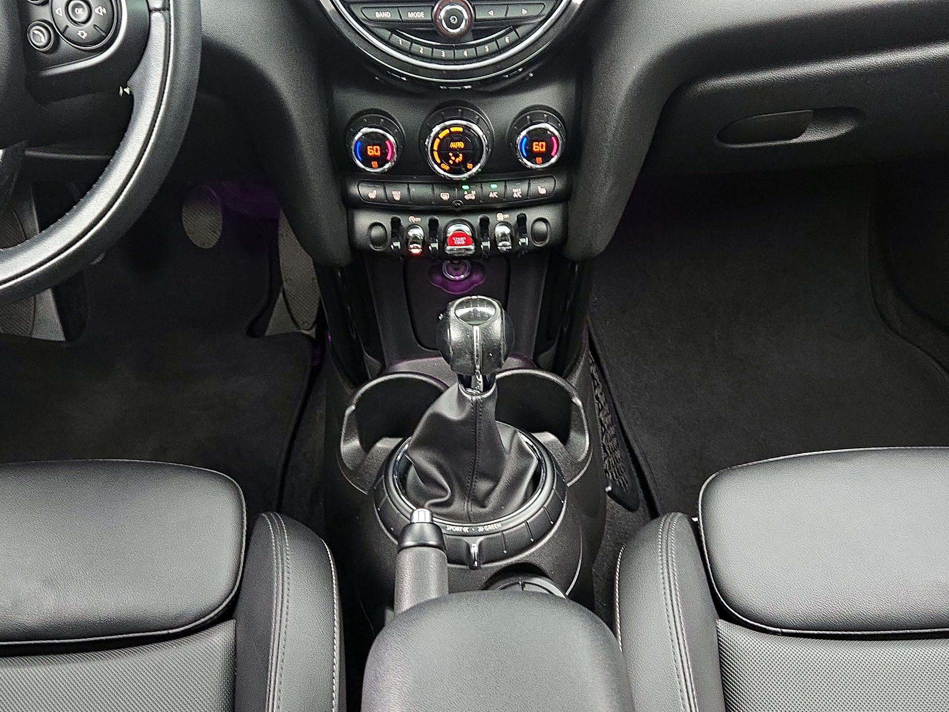 Thumbnail: 2015 MINI Cooper Hardtop - 17
