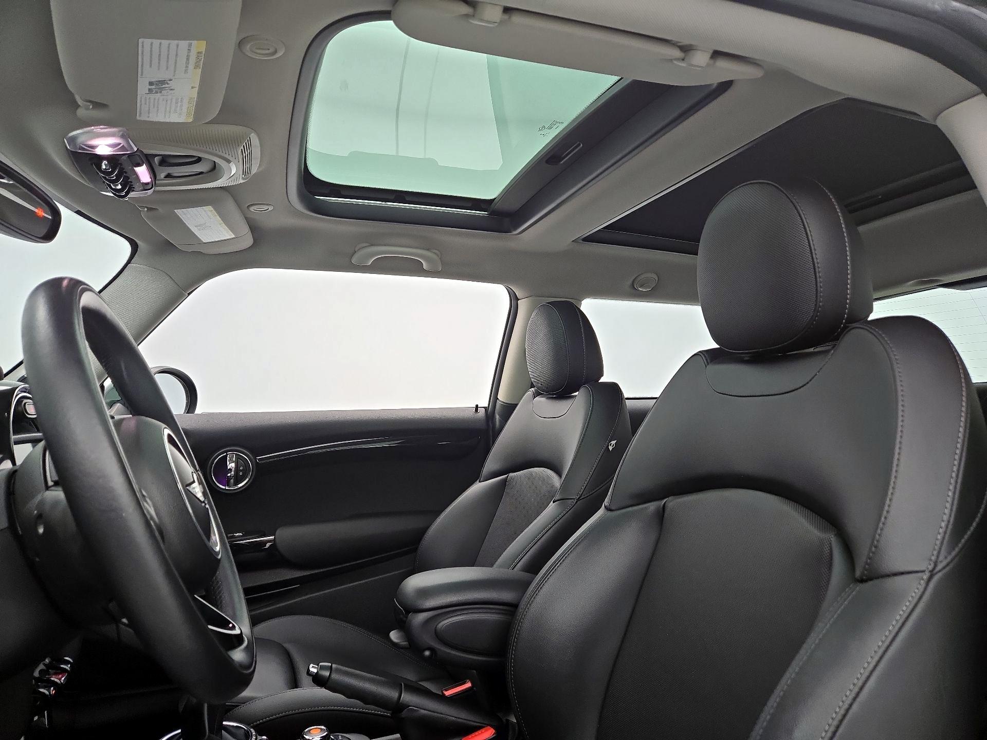 Thumbnail: 2015 MINI Cooper Hardtop - 19