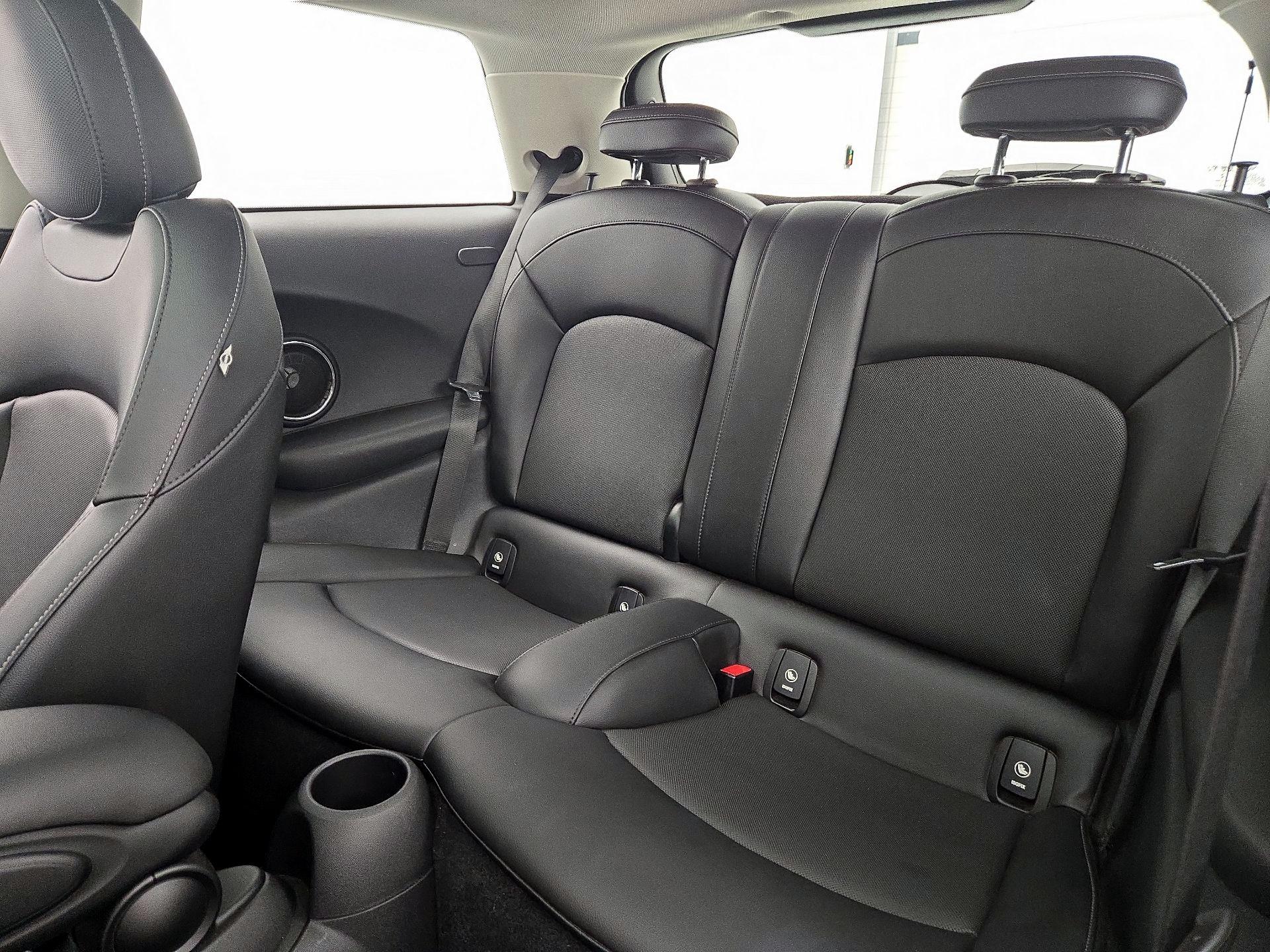 Thumbnail: 2015 MINI Cooper Hardtop - 20