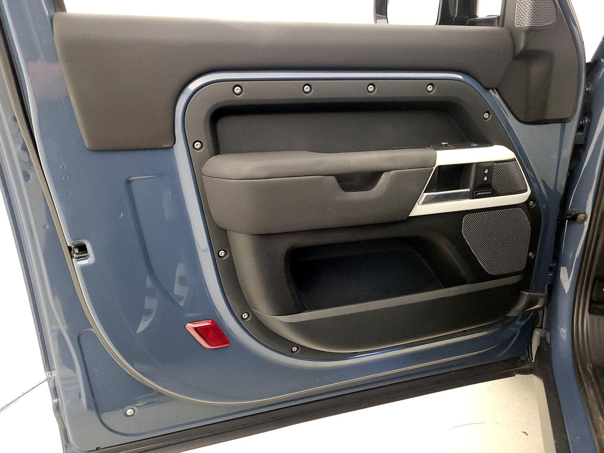 Thumbnail: 2022 Land Rover Defender - 12