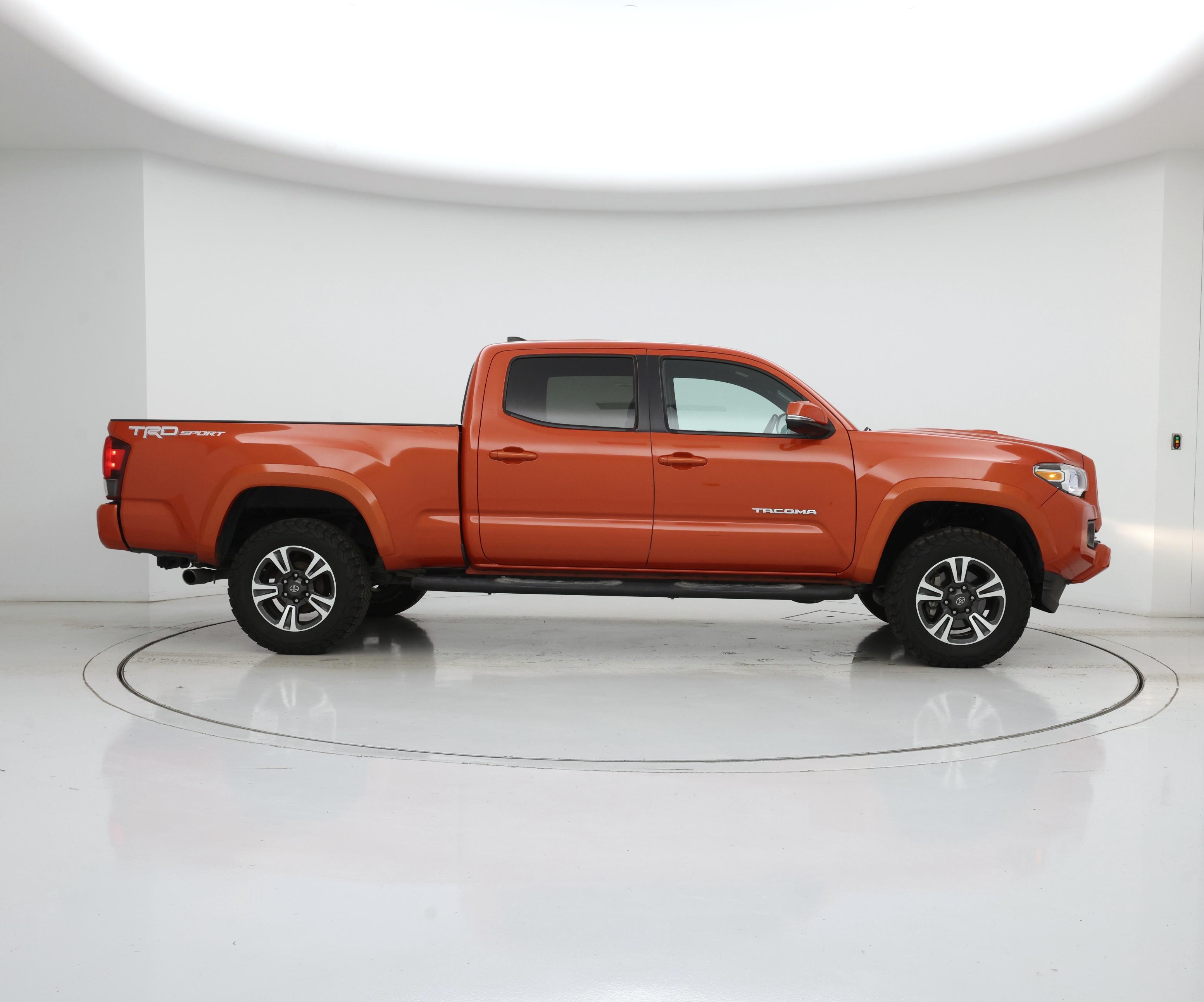 Thumbnail: 2018 Toyota Tacoma - 7