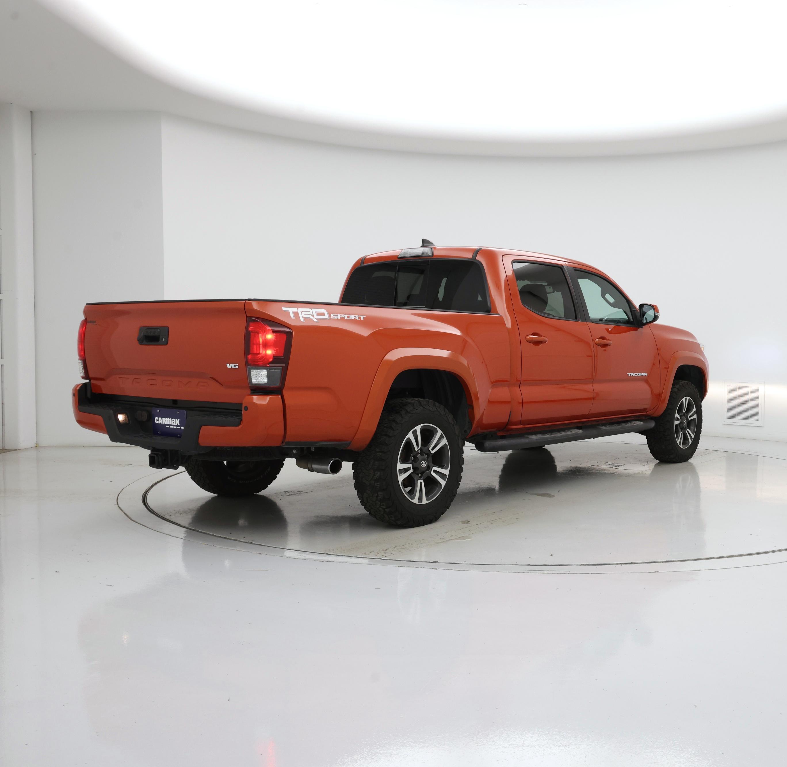 Thumbnail: 2018 Toyota Tacoma - 8