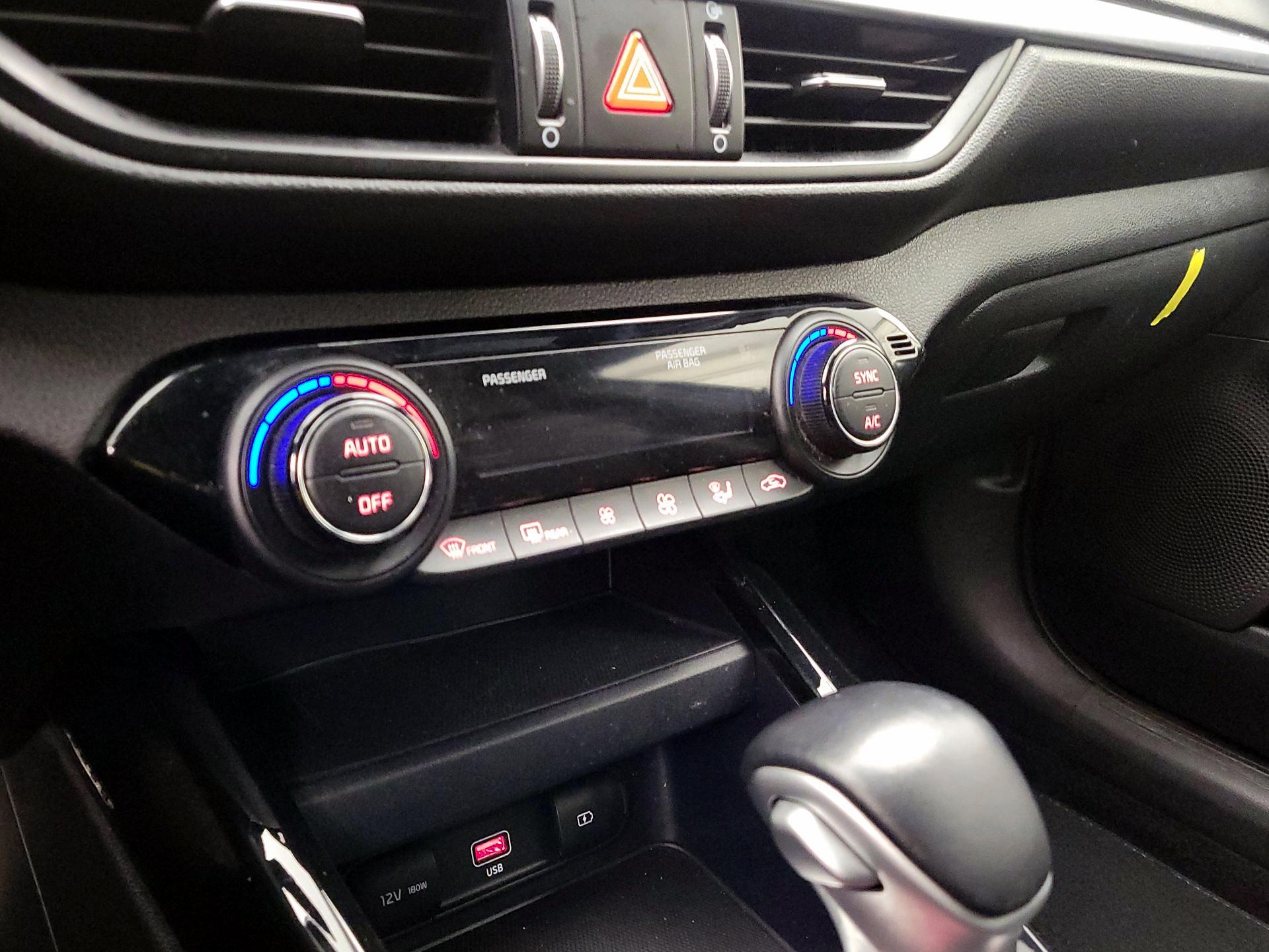 Thumbnail: 2022 Kia Forte - 17