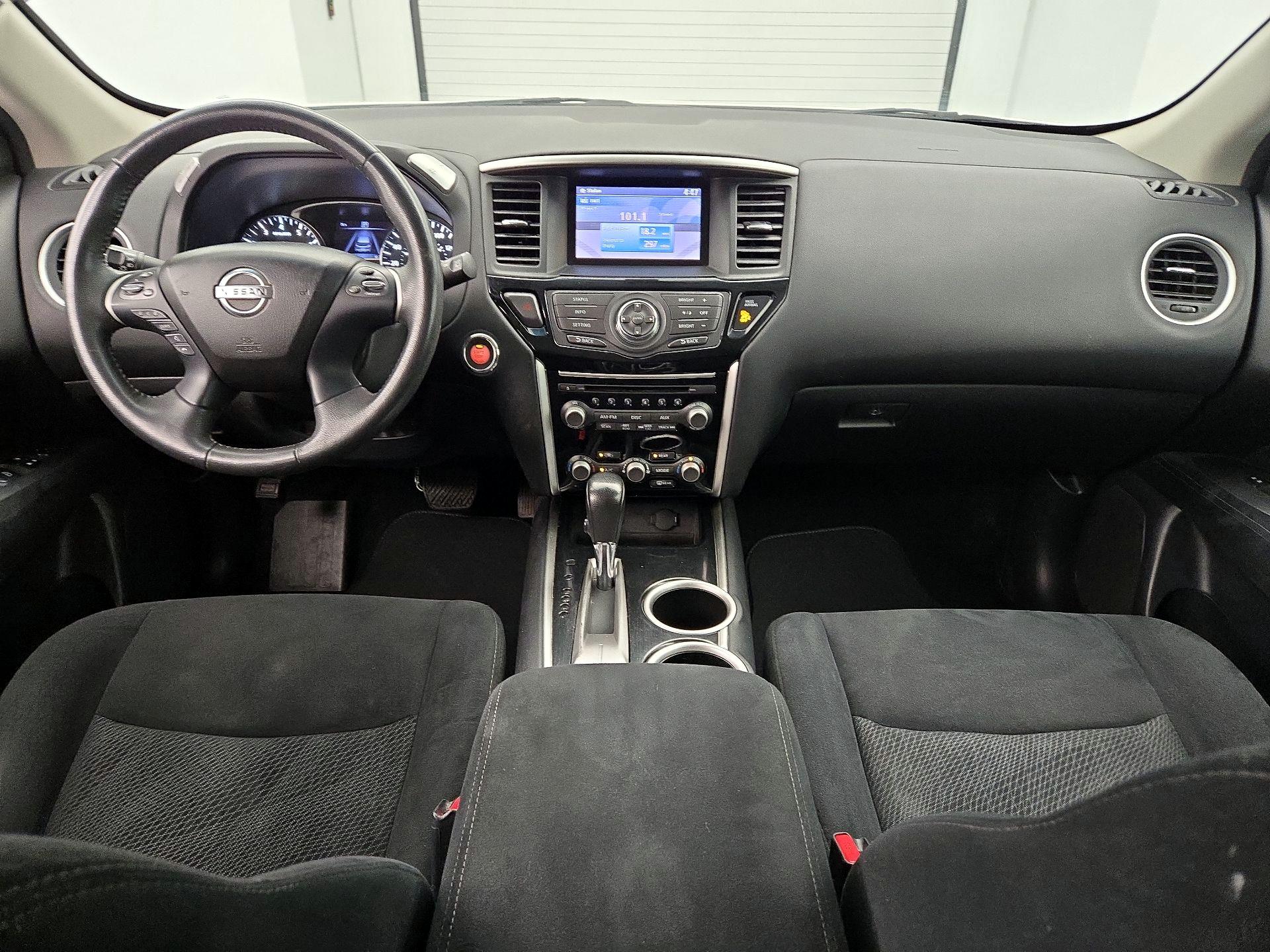 Thumbnail: 2016 Nissan Pathfinder - 9