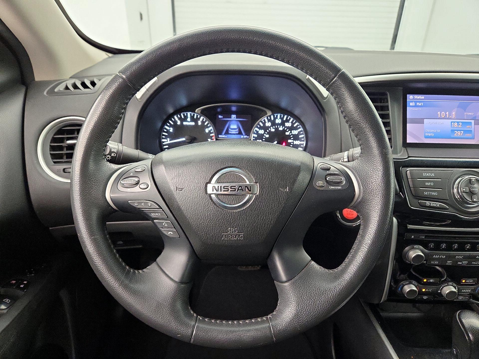 Thumbnail: 2016 Nissan Pathfinder - 10