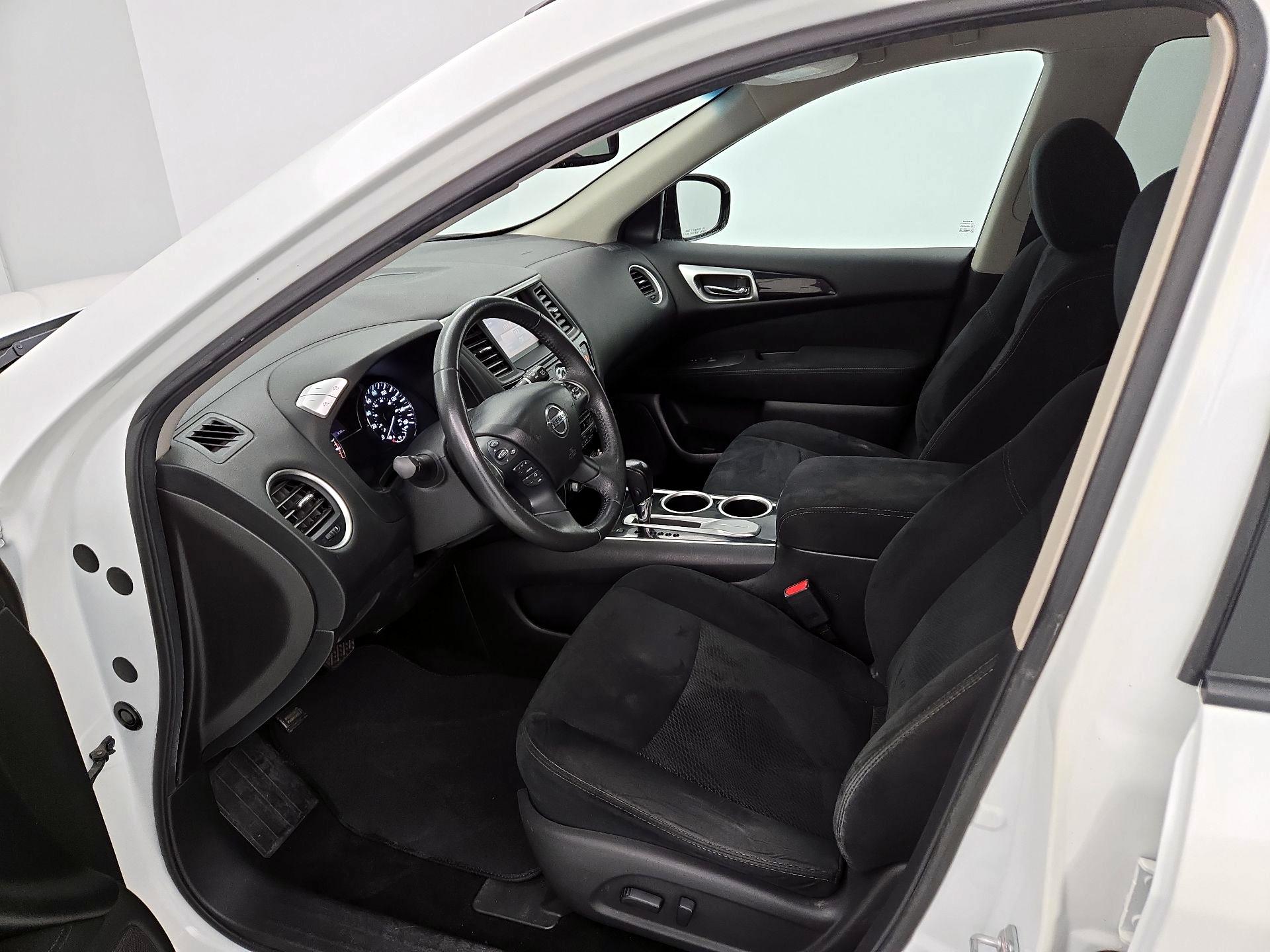 Thumbnail: 2016 Nissan Pathfinder - 11