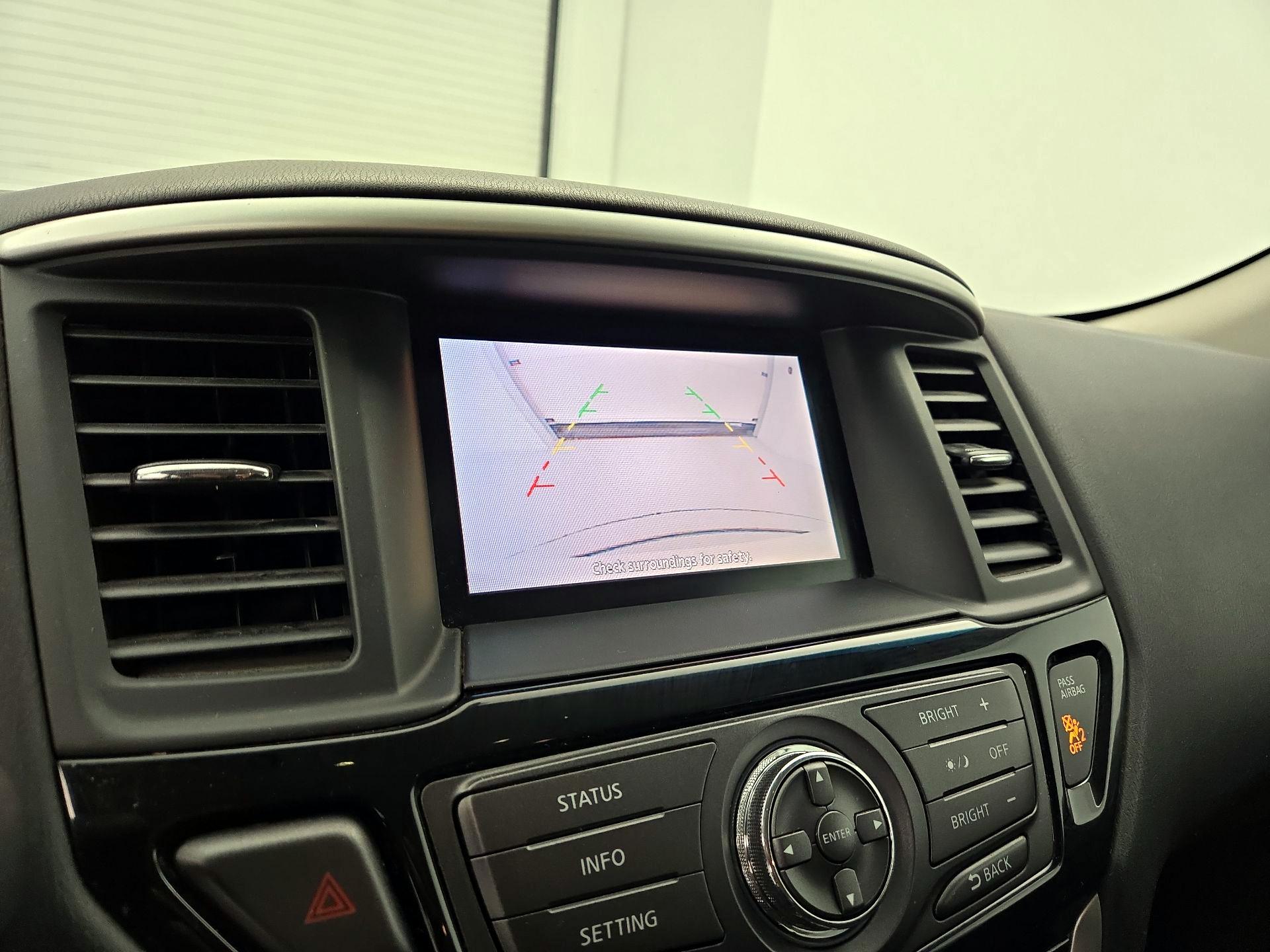 Thumbnail: 2016 Nissan Pathfinder - 14