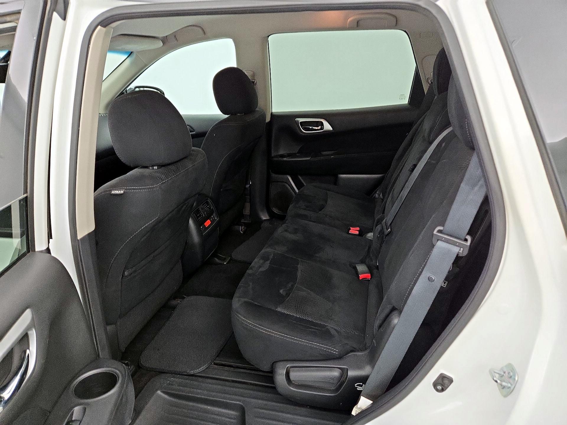 Thumbnail: 2016 Nissan Pathfinder - 19