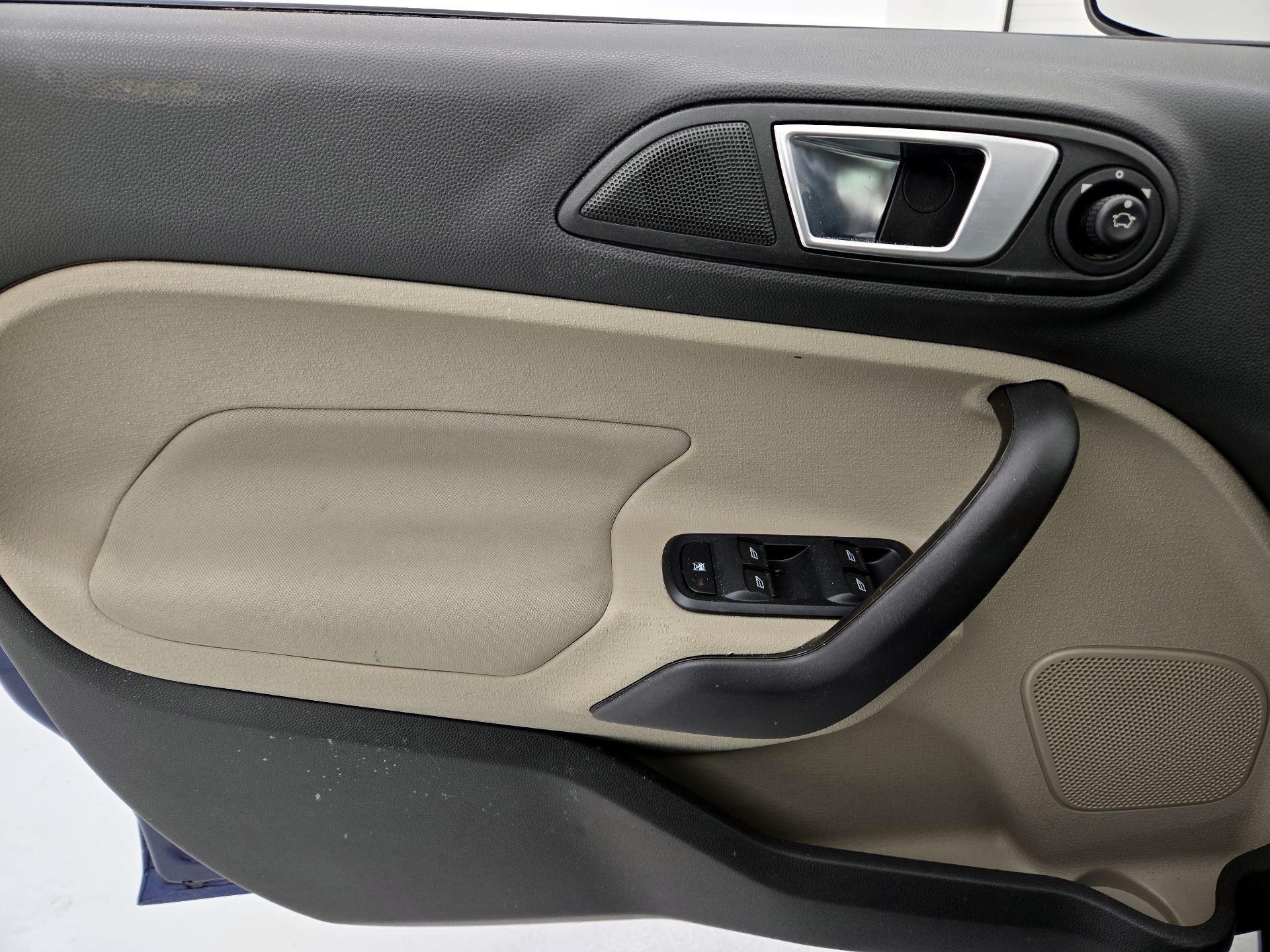 Thumbnail: 2016 Ford Fiesta - 12