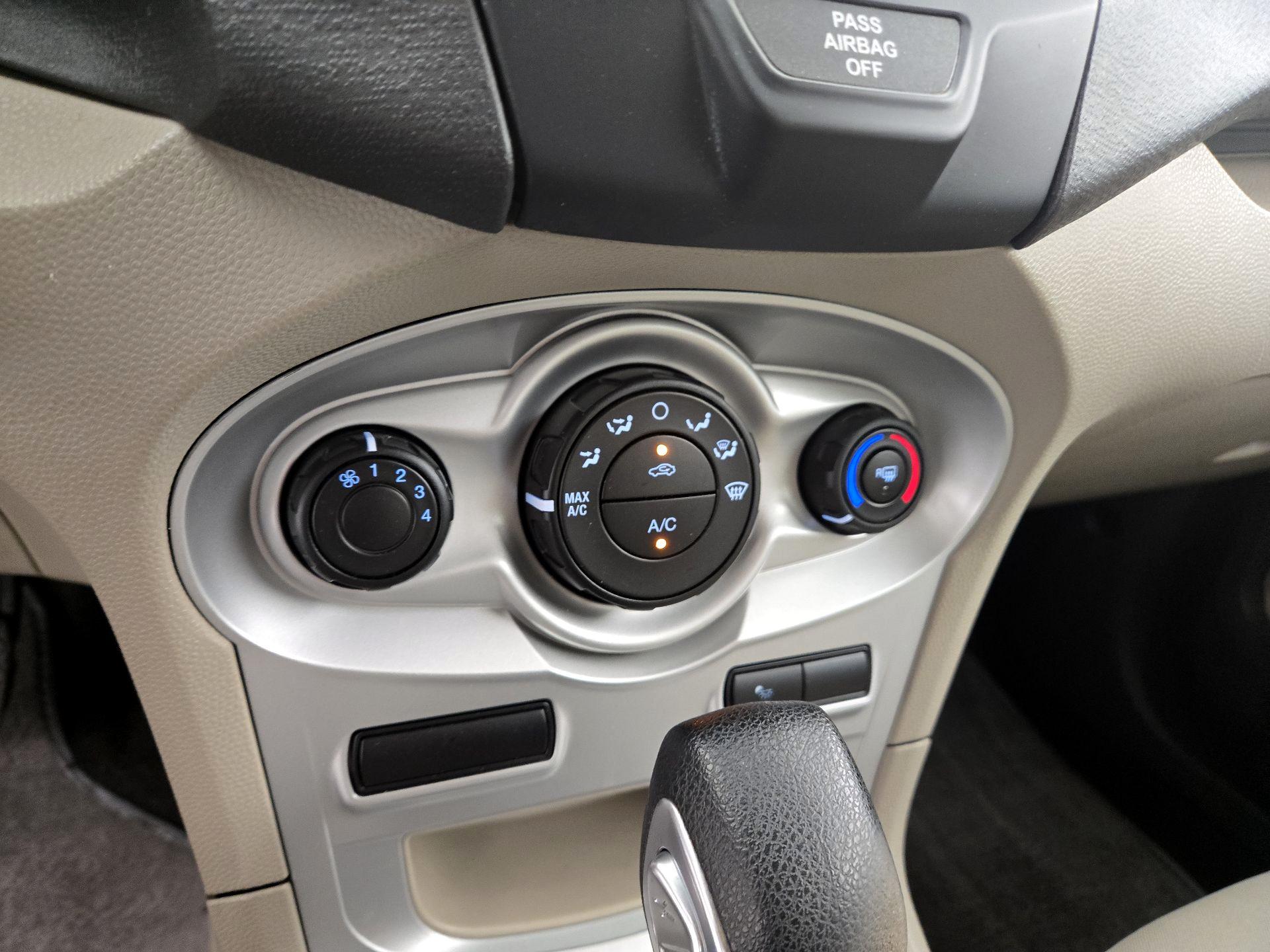 Thumbnail: 2016 Ford Fiesta - 15