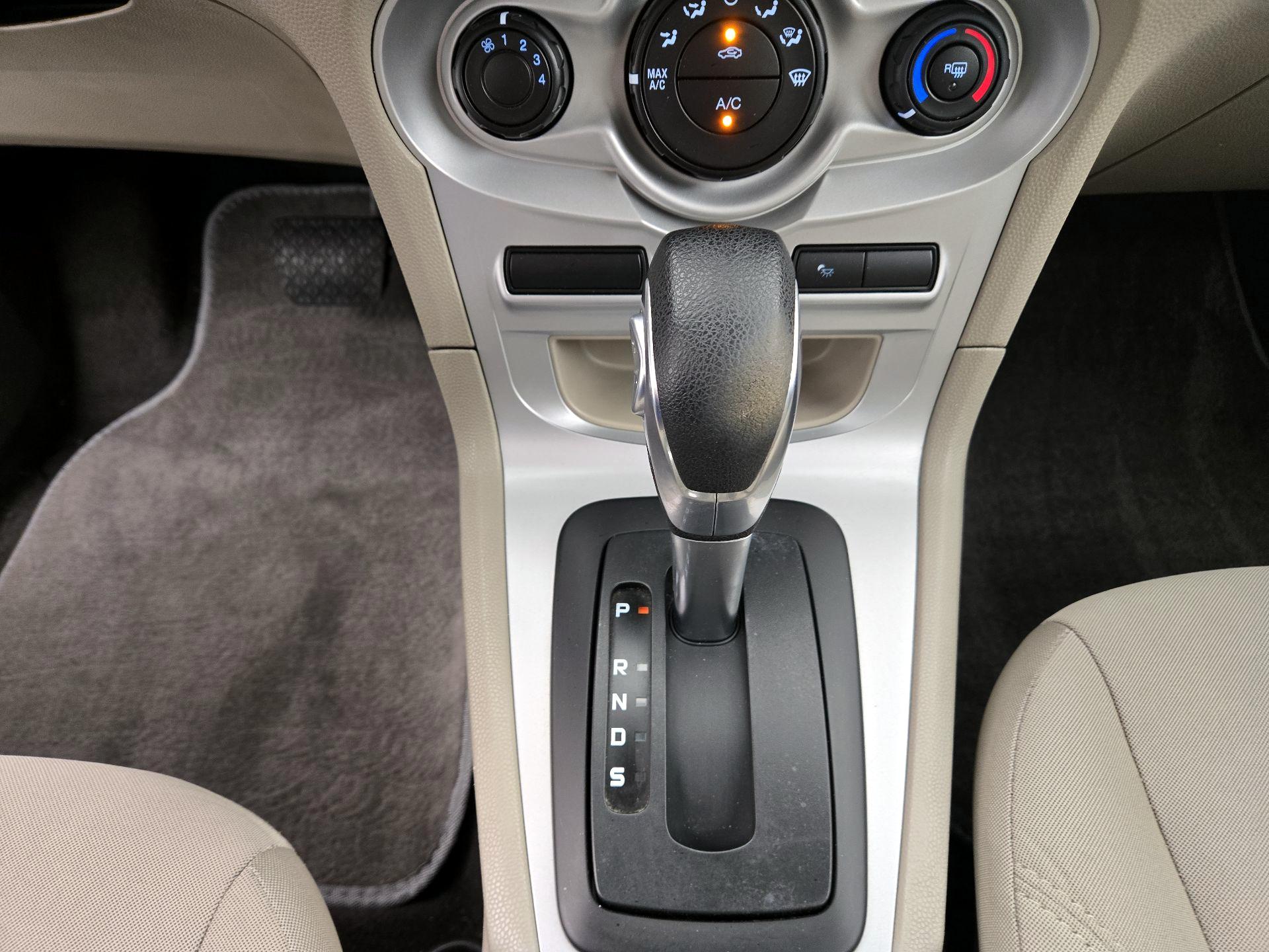 Thumbnail: 2016 Ford Fiesta - 16