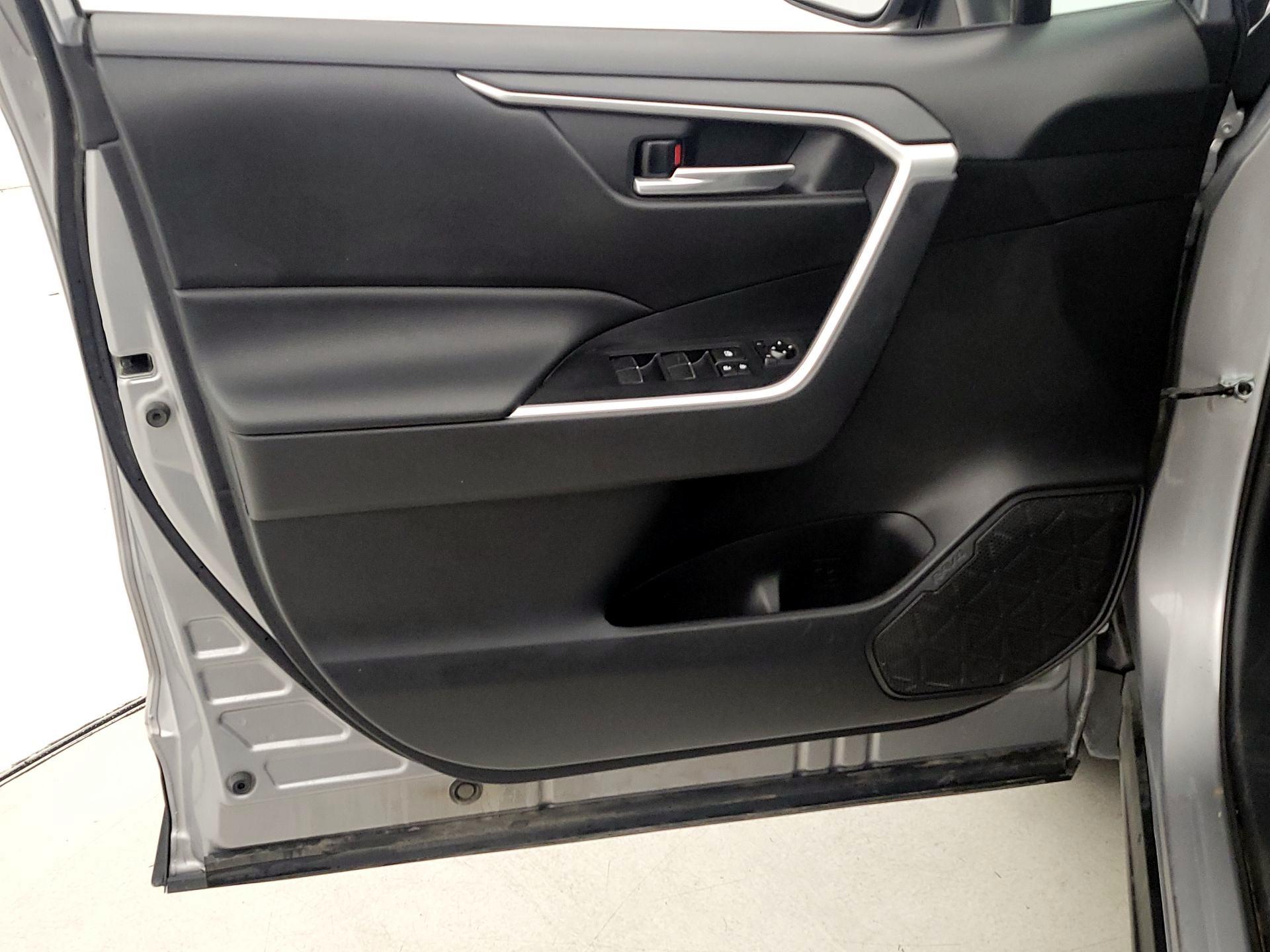 Thumbnail: 2021 Toyota RAV4 - 12