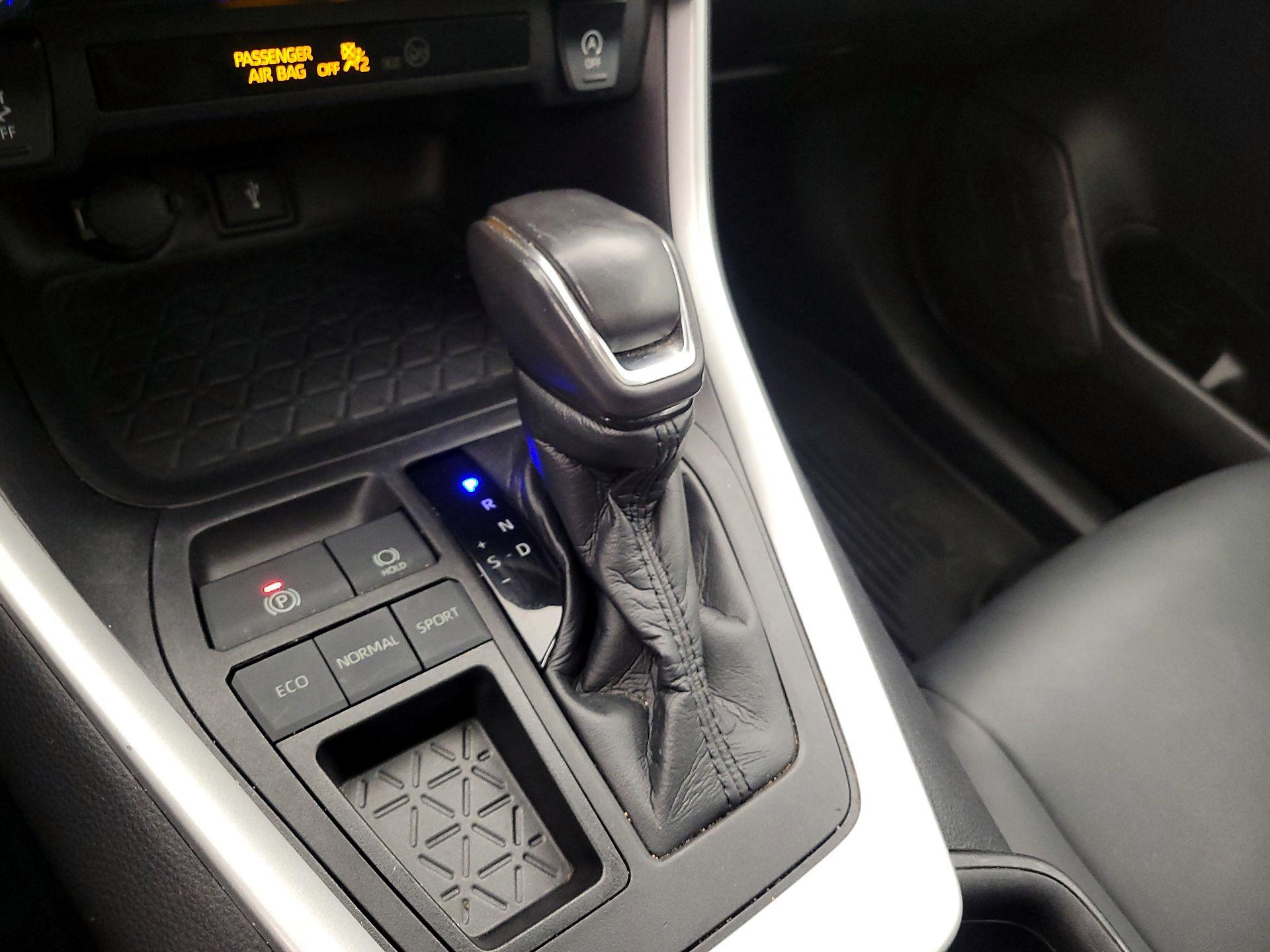 Thumbnail: 2021 Toyota RAV4 - 17