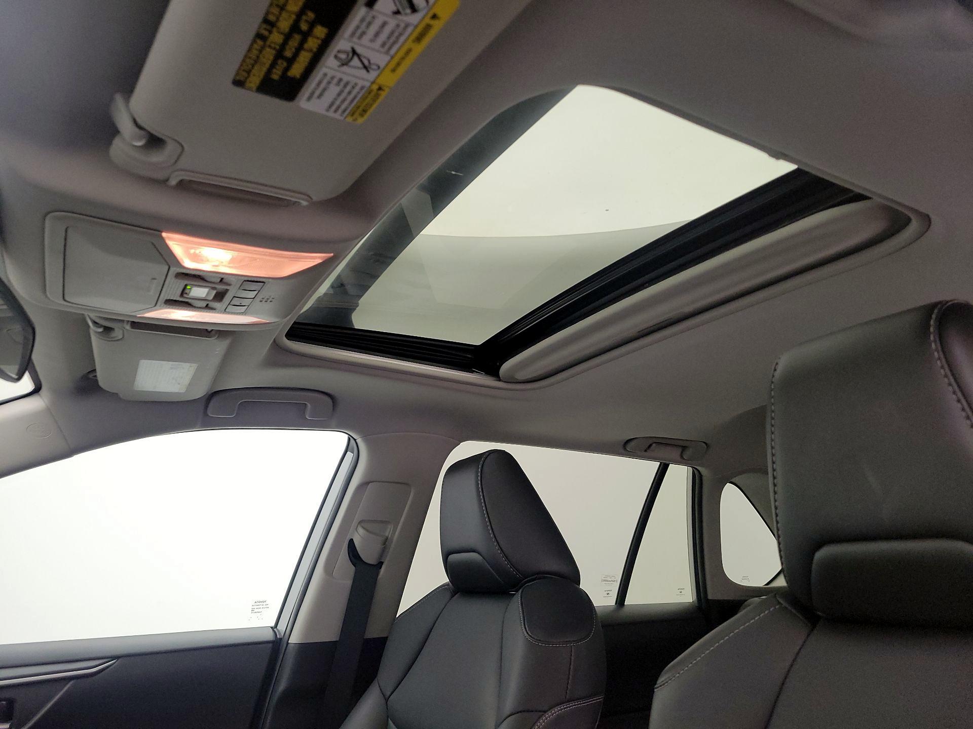 Thumbnail: 2021 Toyota RAV4 - 19