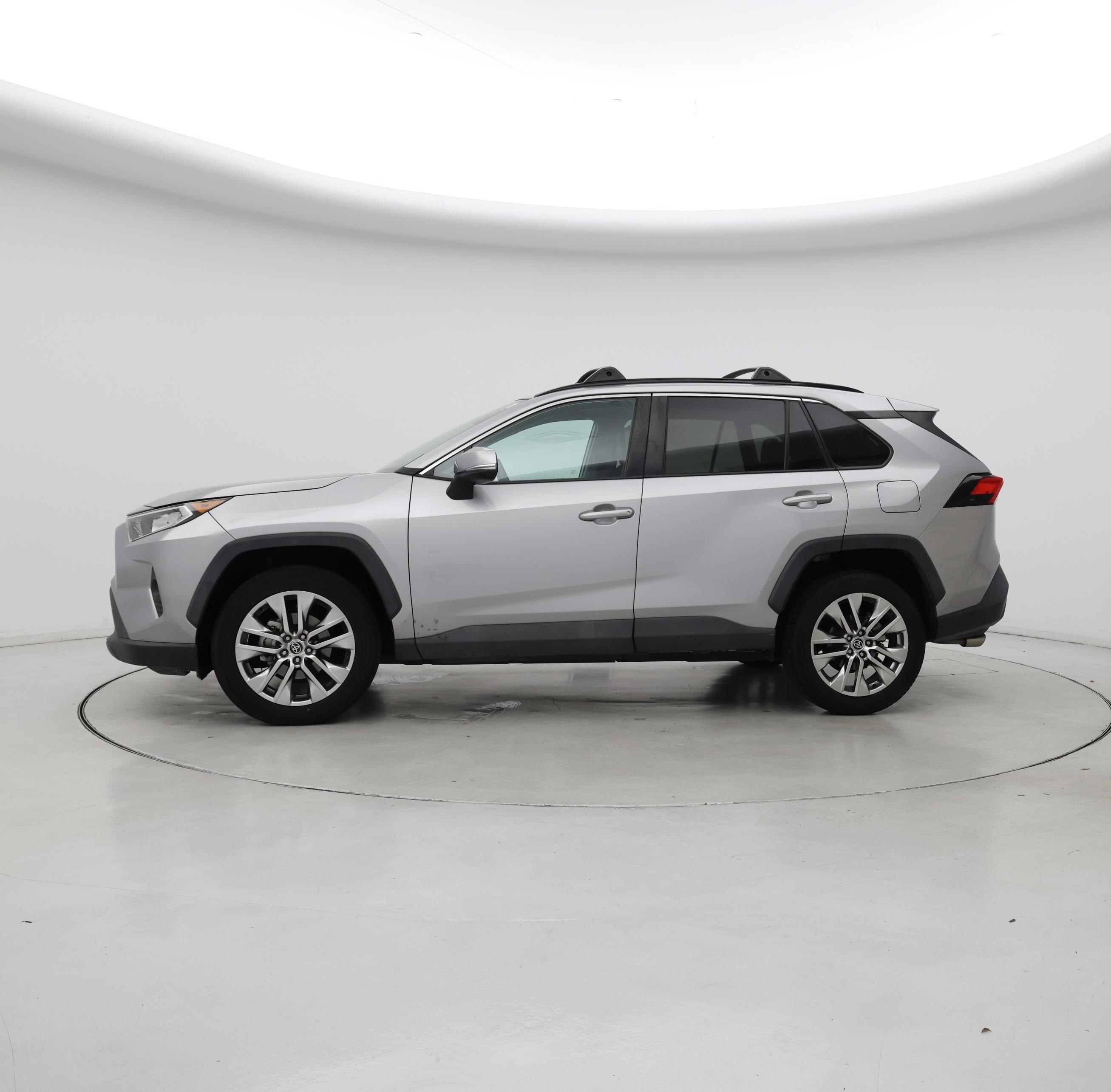 Thumbnail: 2021 Toyota RAV4 - 3